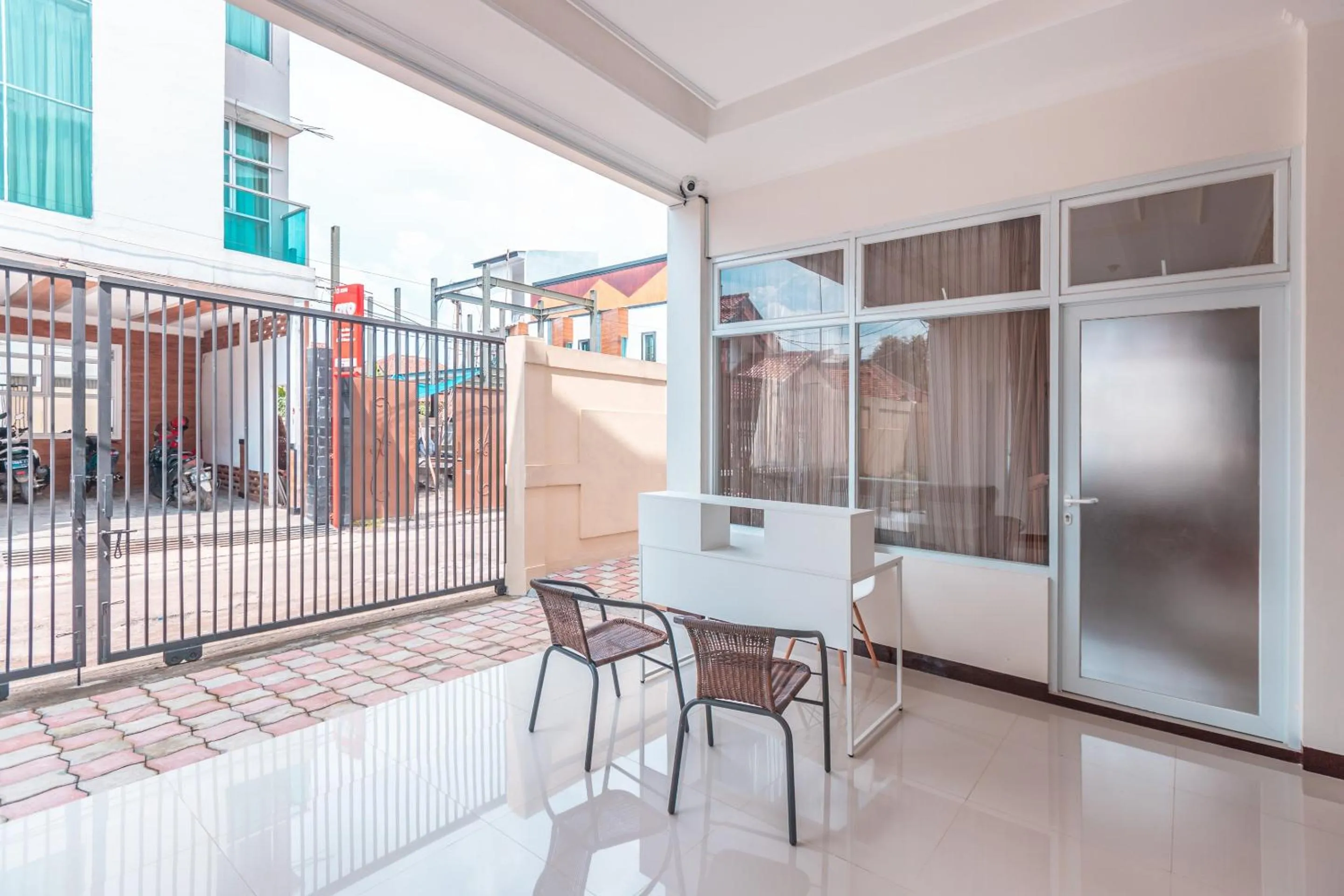 Lobby or reception in OYO Life 2658 Kost Rasyamada