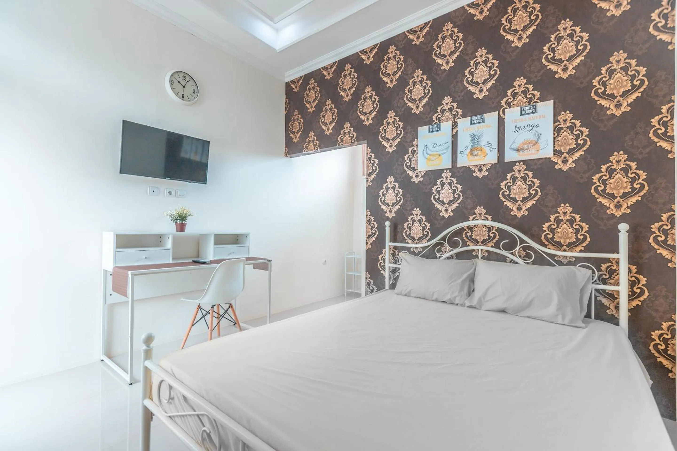 Bedroom, Bed in OYO Life 2658 Kost Rasyamada