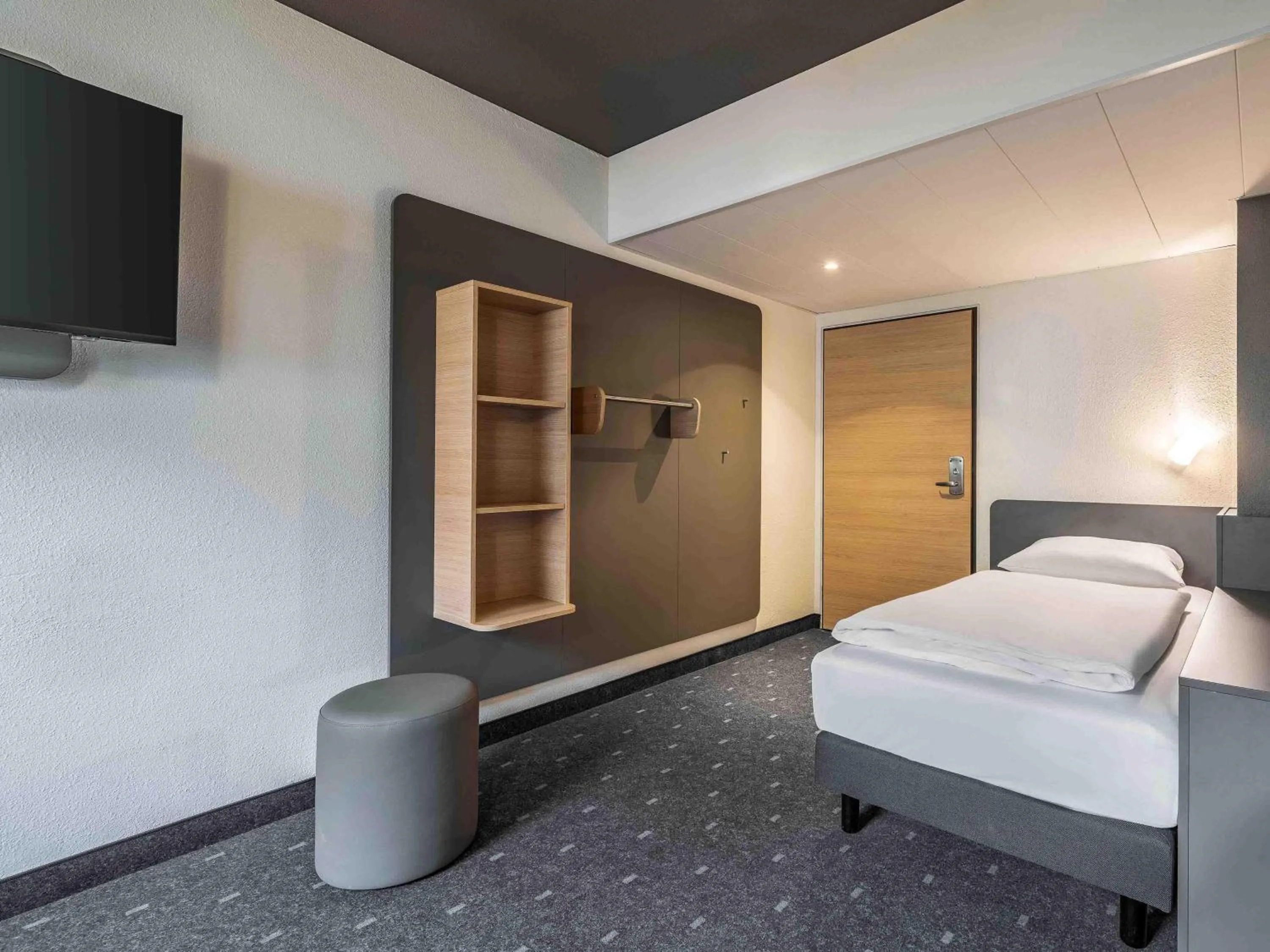 Photo of the whole room, Bed in B&B HOTEL Mainz-Süd