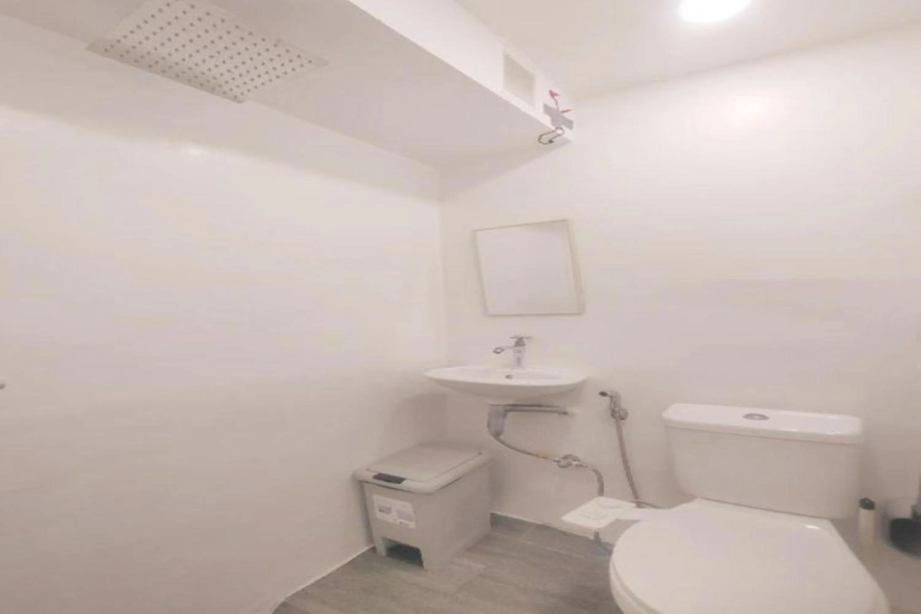 Toilet in VG Pension and Residences