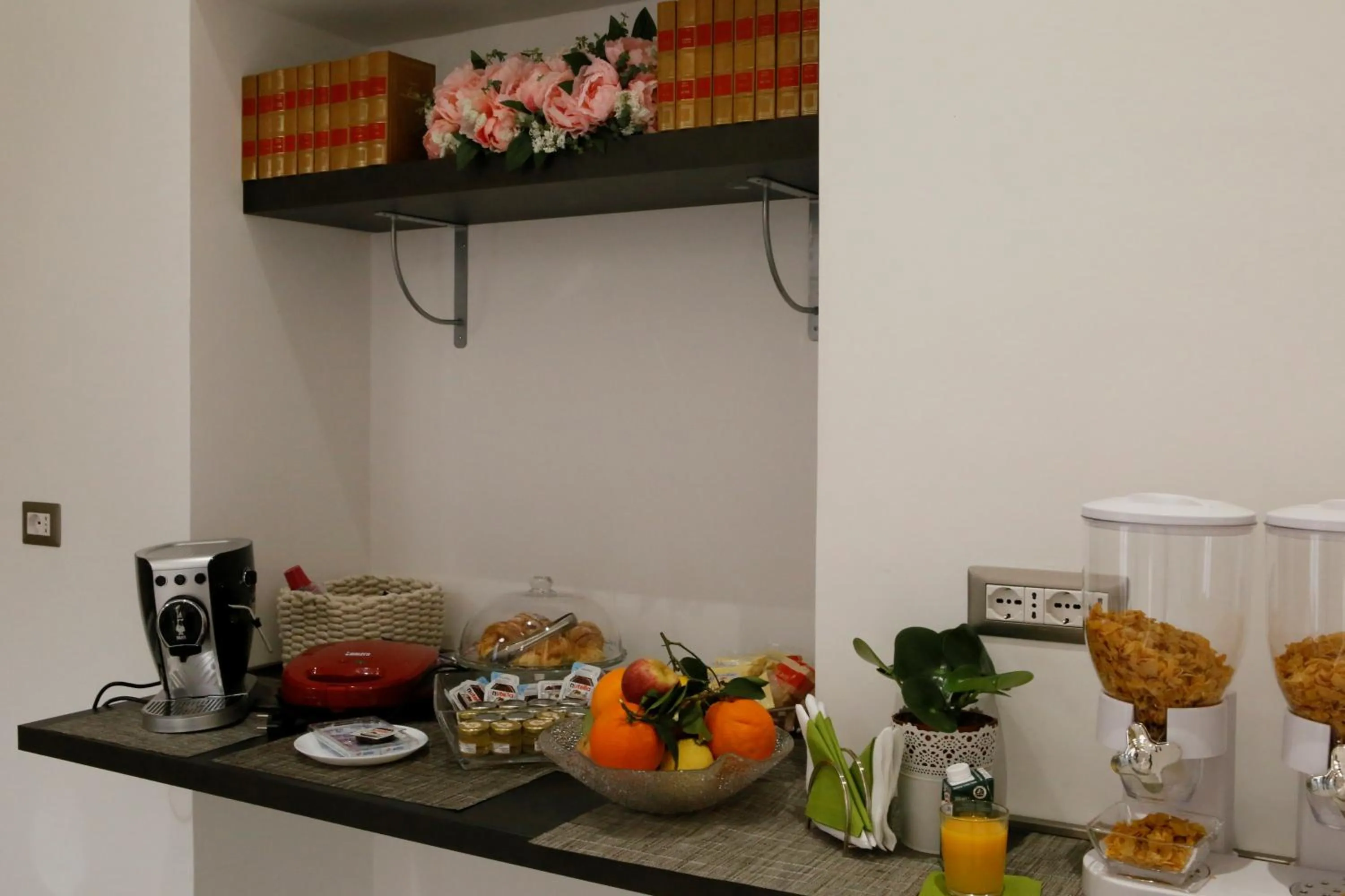 Coffee/tea facilities in Capitelli