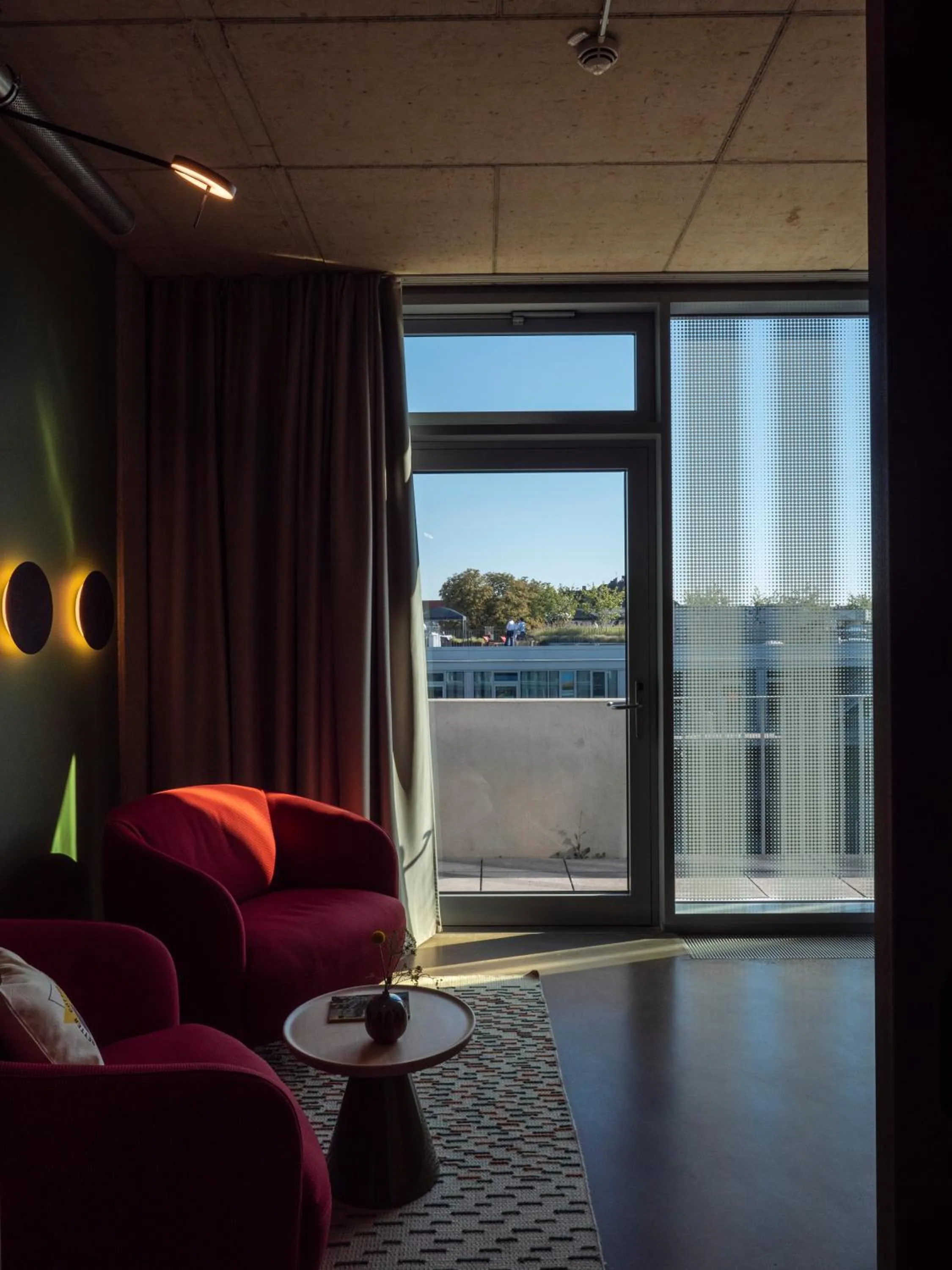 Photo of the whole room in TheClouth