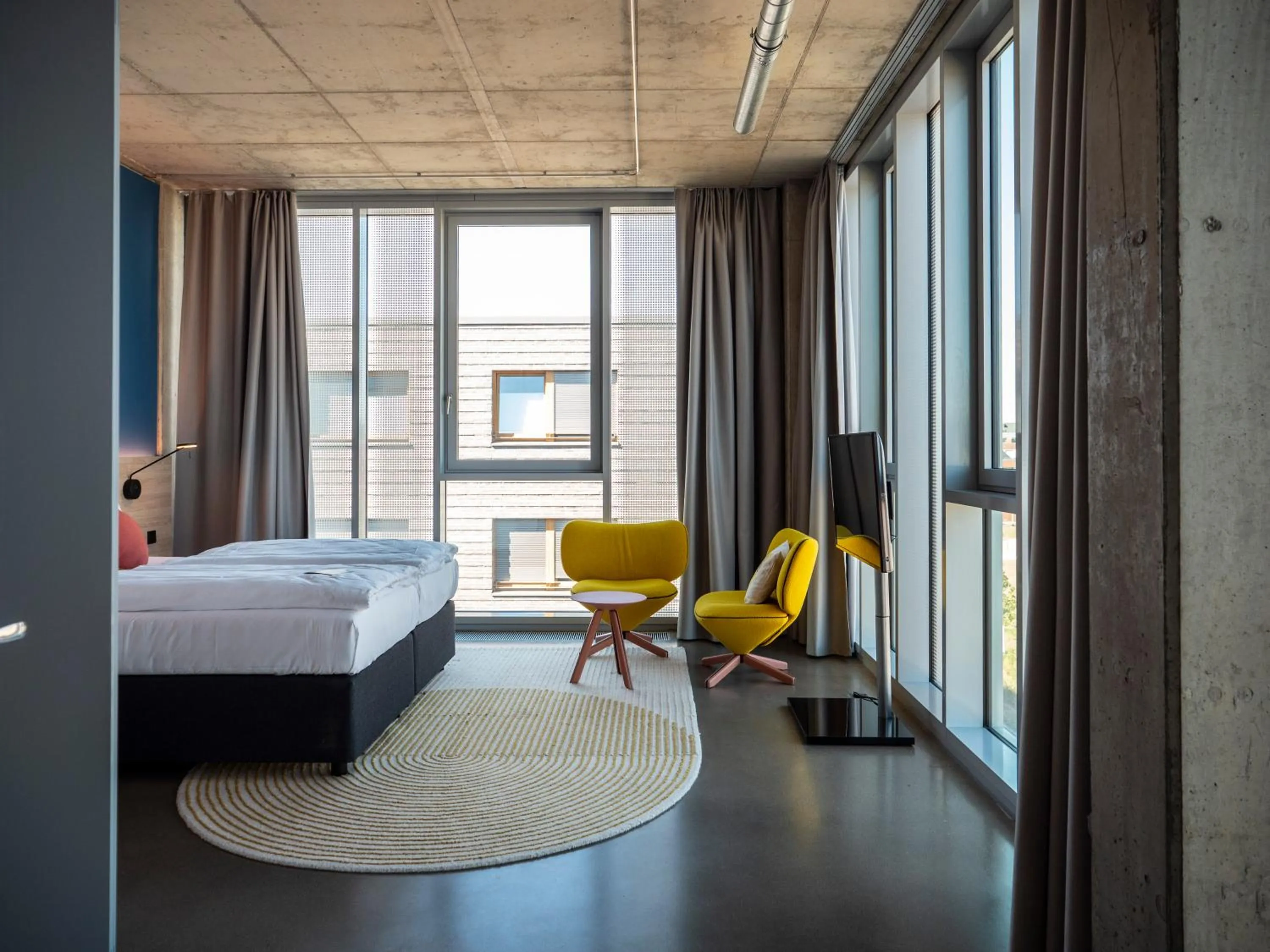 Photo of the whole room, Bed in TheClouth