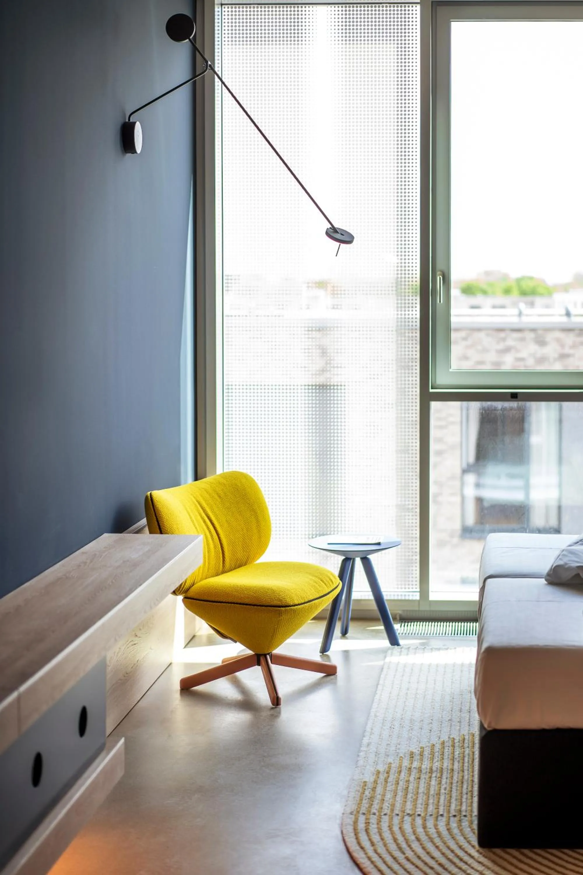 Photo of the whole room in TheClouth