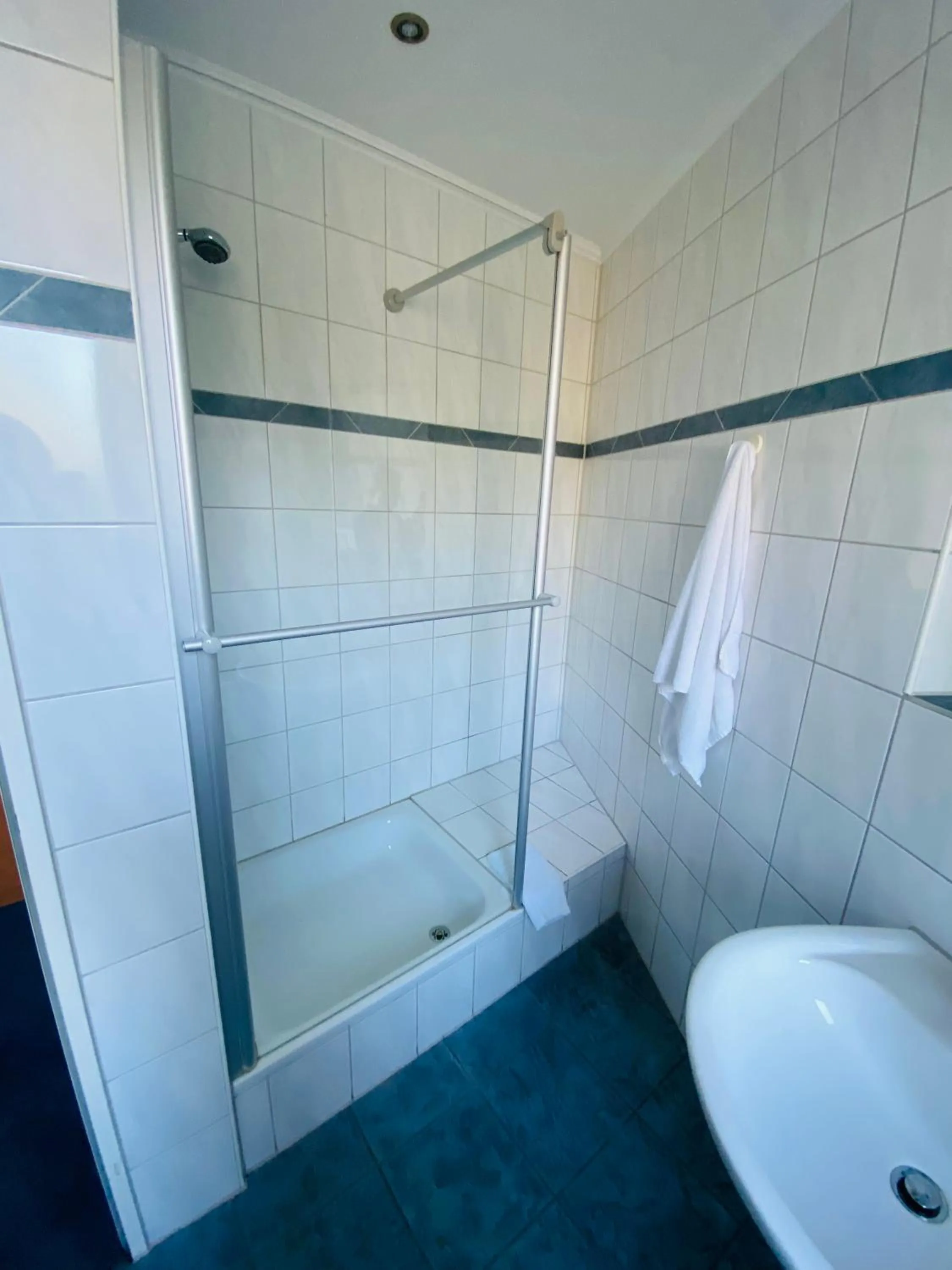 Bathroom in Hotel Montan