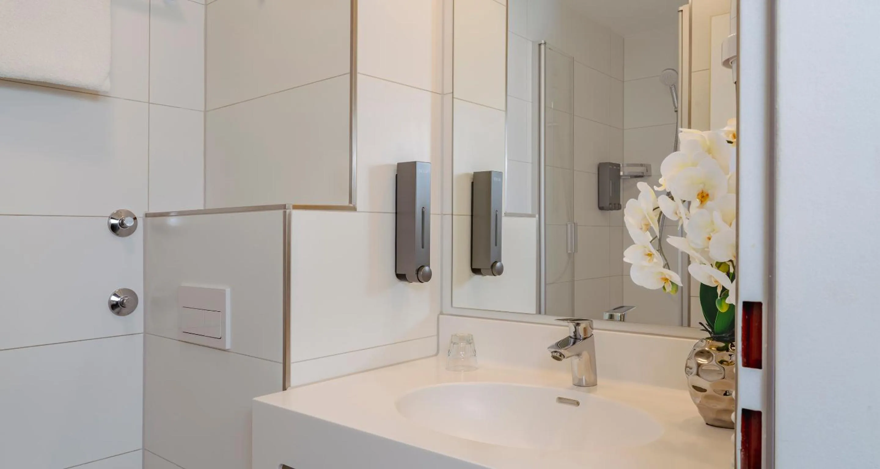 Bathroom in PLAZA INN Karlsruhe Nord