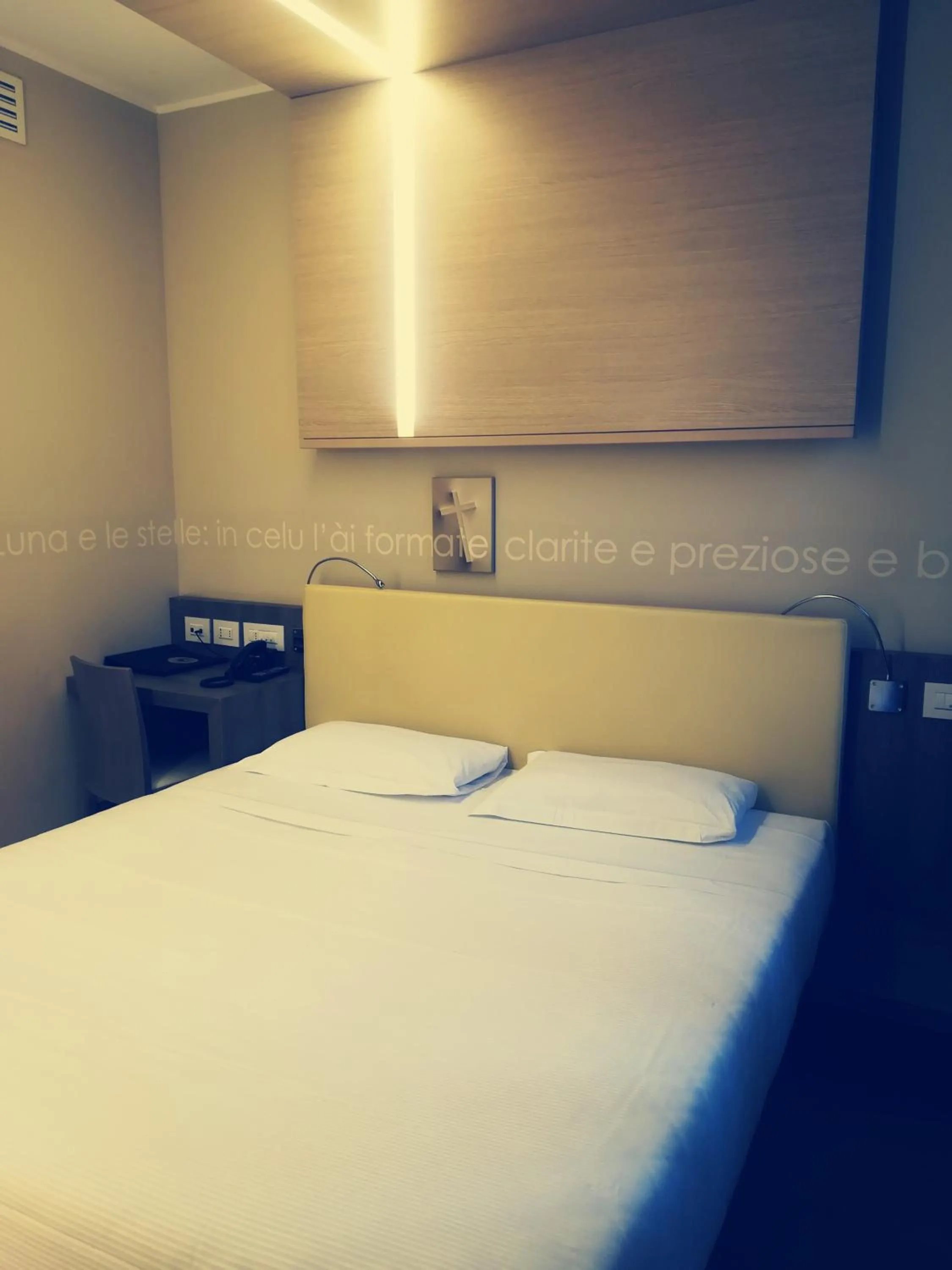 Decorative detail, Bed in Hotel Il Cantico St. Peter