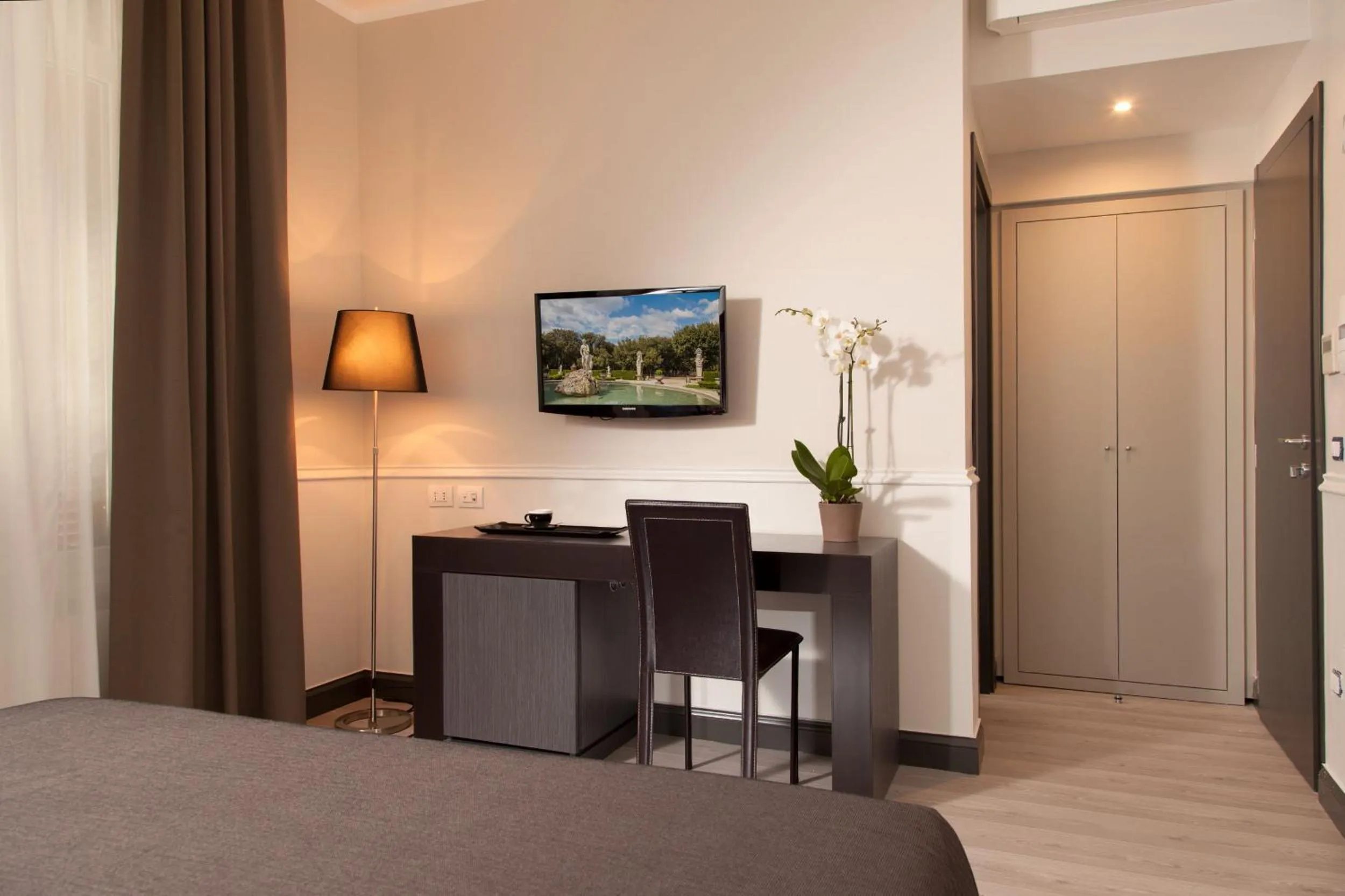 Photo of the whole room, Bed in Nazionale 51 Group