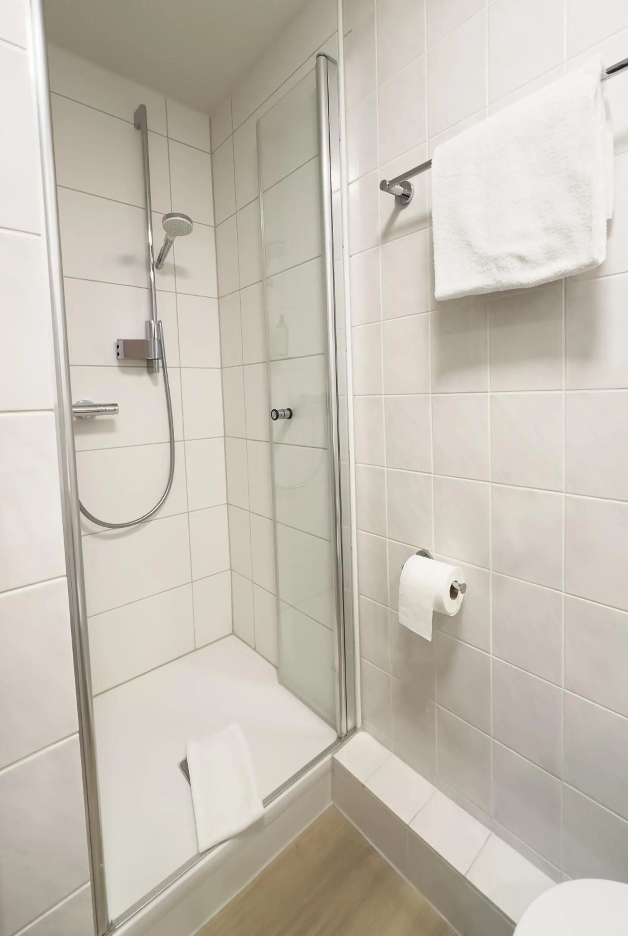 Bathroom in ACHAT Hotel Frankfurt Airport