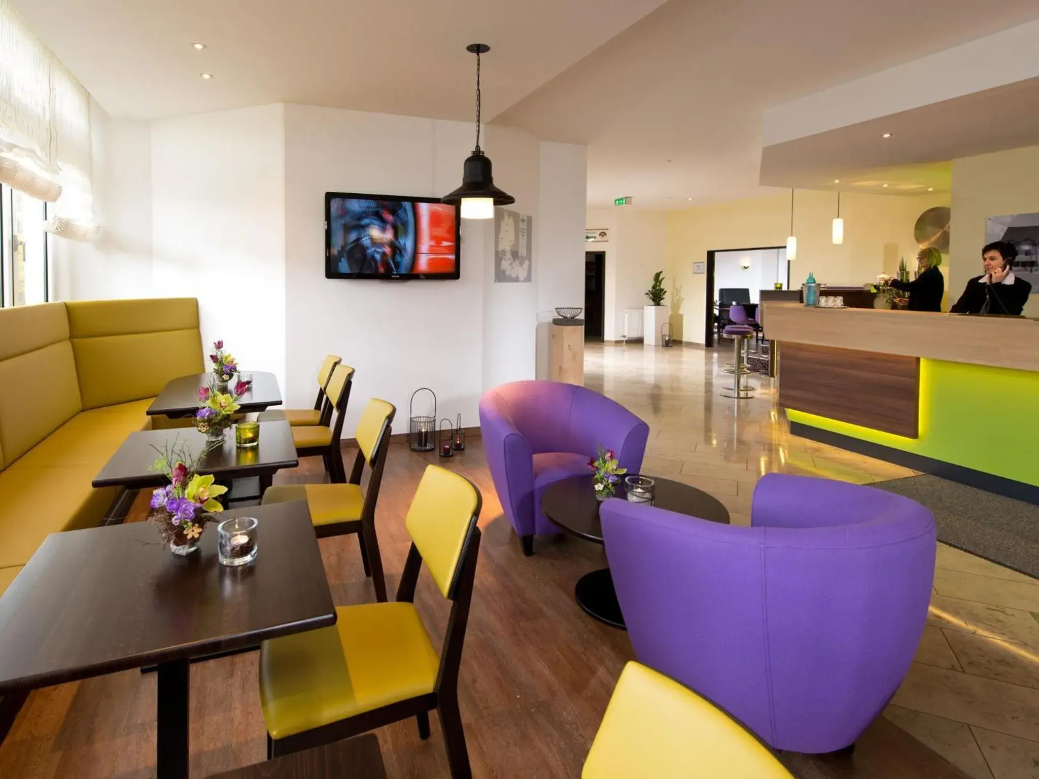 Lounge or bar in ACHAT Hotel Zwickau Lounge or bar in ACHAT Hotel Zwickau