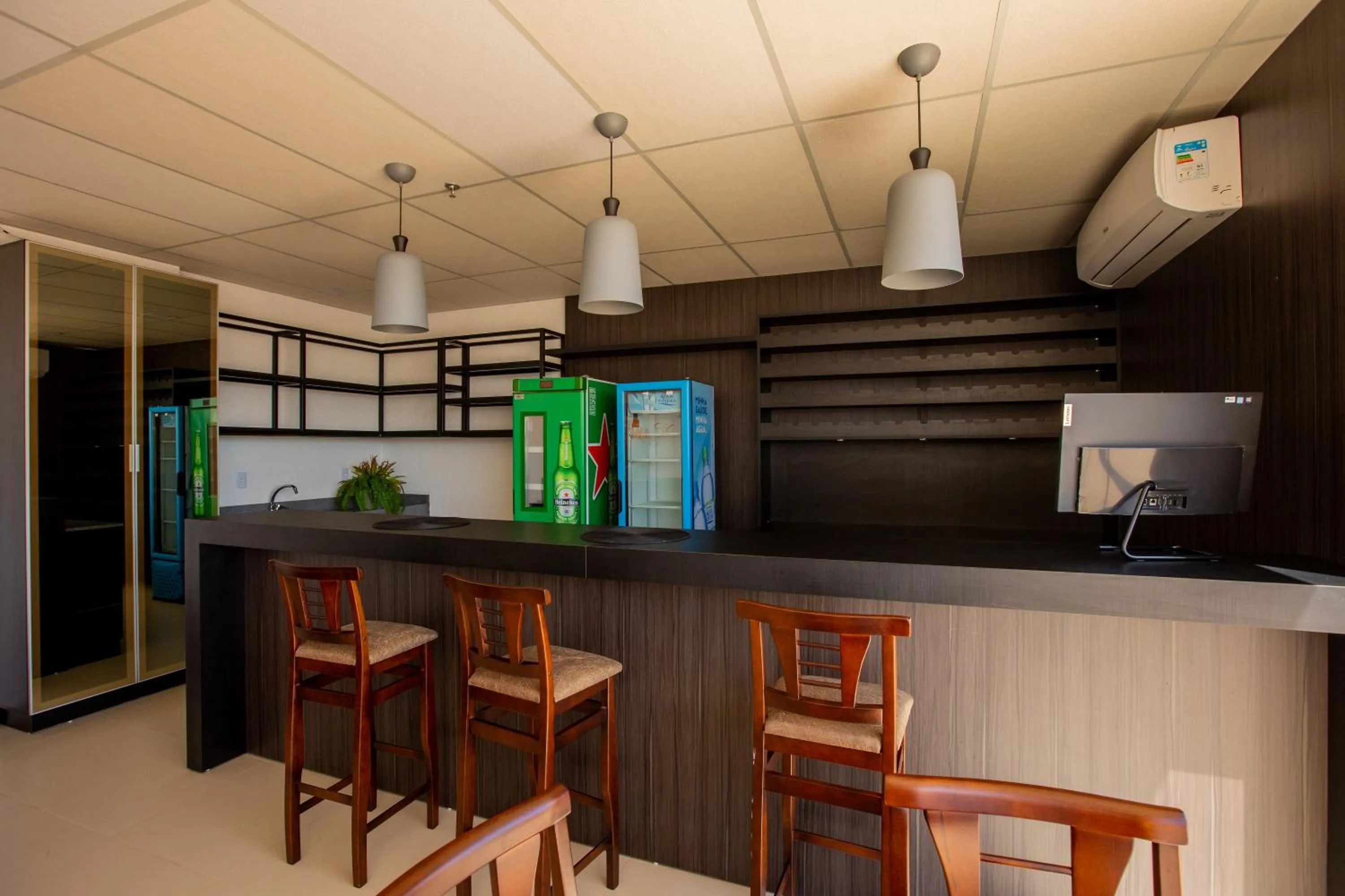 Lounge or bar in Tri Hotel Chapecó