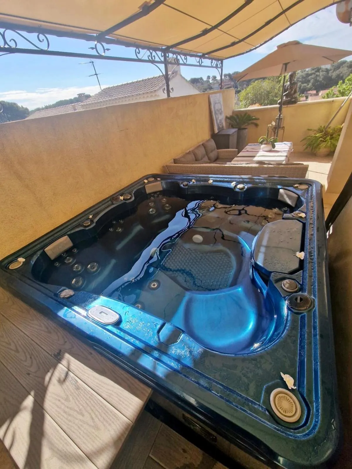 Hot Tub in Villa fiora chambre