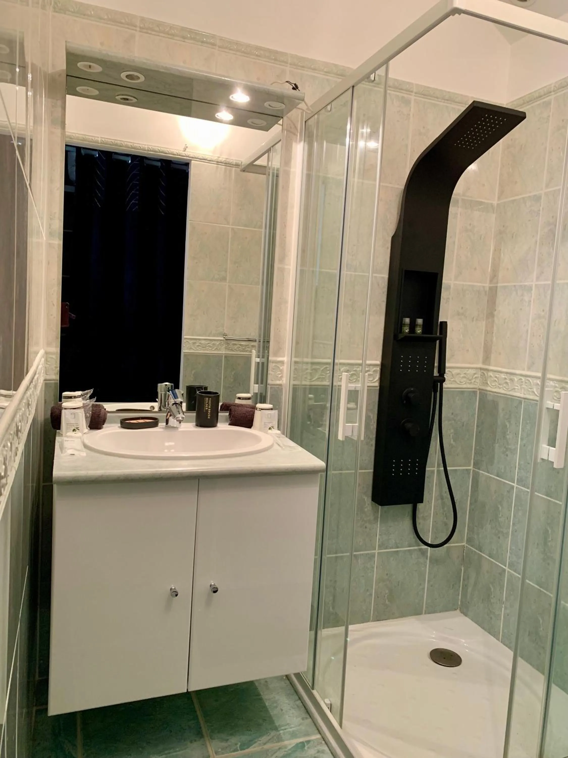 Shower in Villa fiora chambre