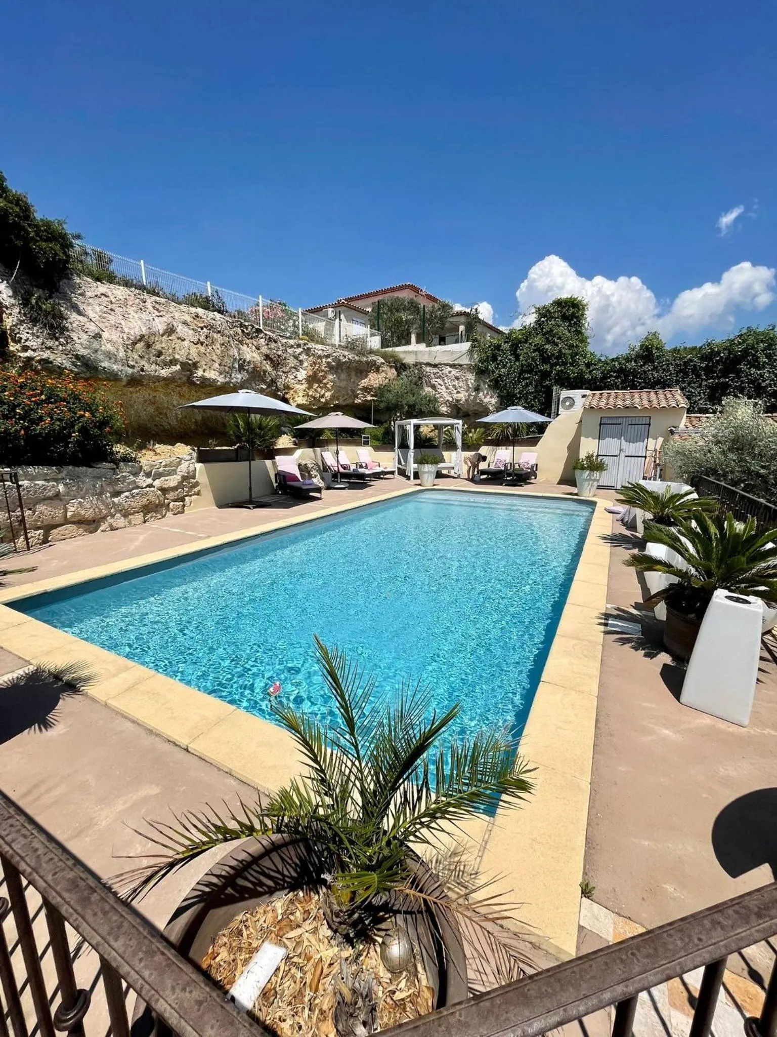 Swimming pool in Villa fiora chambre