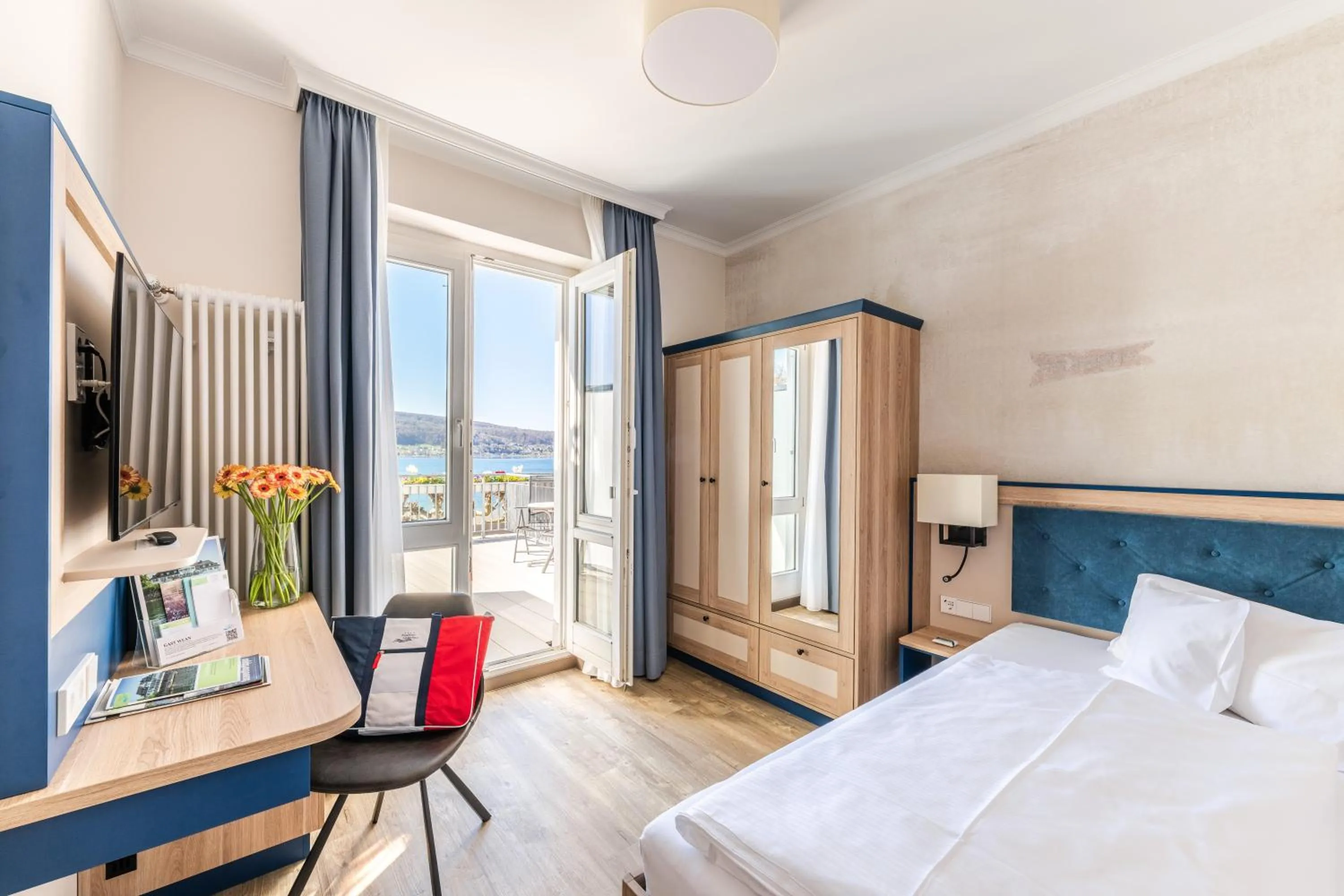 Bed in Strandhotel Löchnerhaus