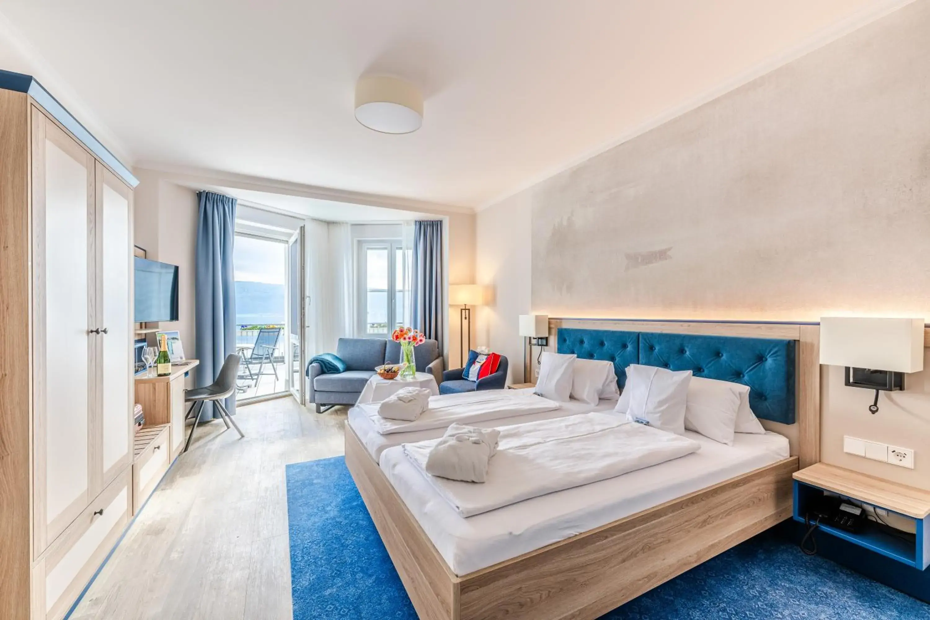 Superior Double Room with Lake View and Balcony in Strandhotel Löchnerhaus Superior Double Room with Lake View and Balcony in Strandhotel Löchnerhaus