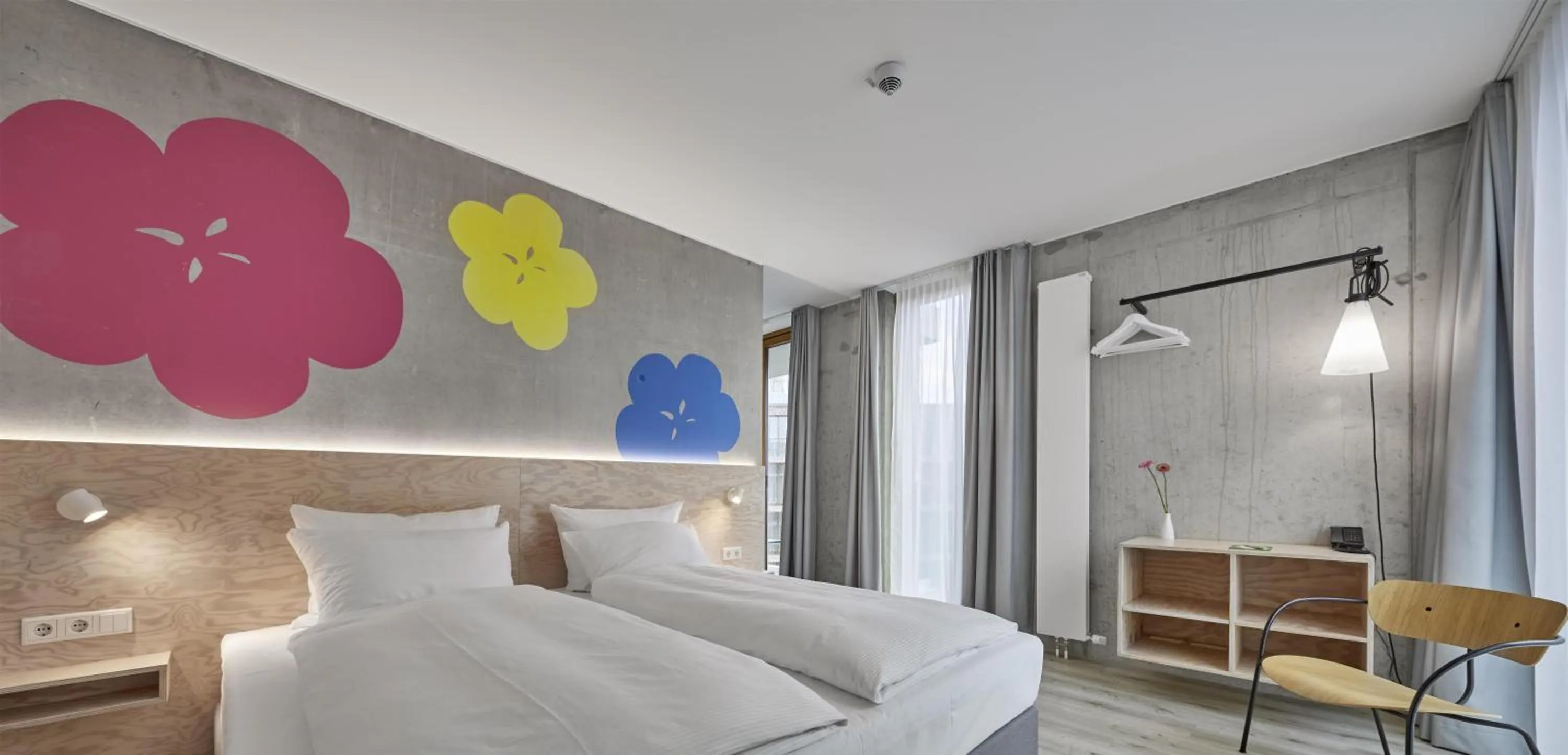 Photo of the whole room, Bed in Flowers Hotel Essen