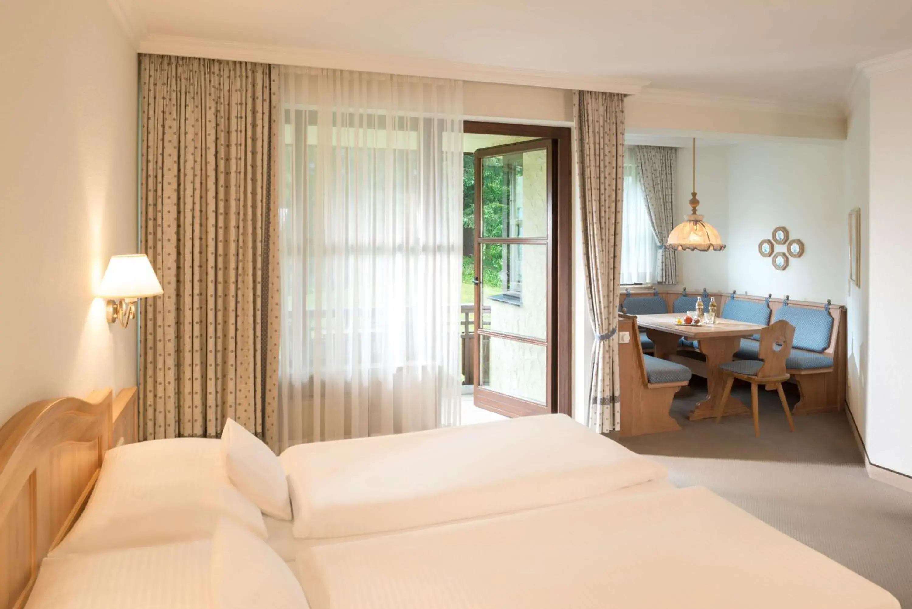 Photo of the whole room, Bed in Dorint Sporthotel Garmisch-Partenkirchen Photo of the whole room, Bed in Dorint Sporthotel Garmisch-Partenkirchen