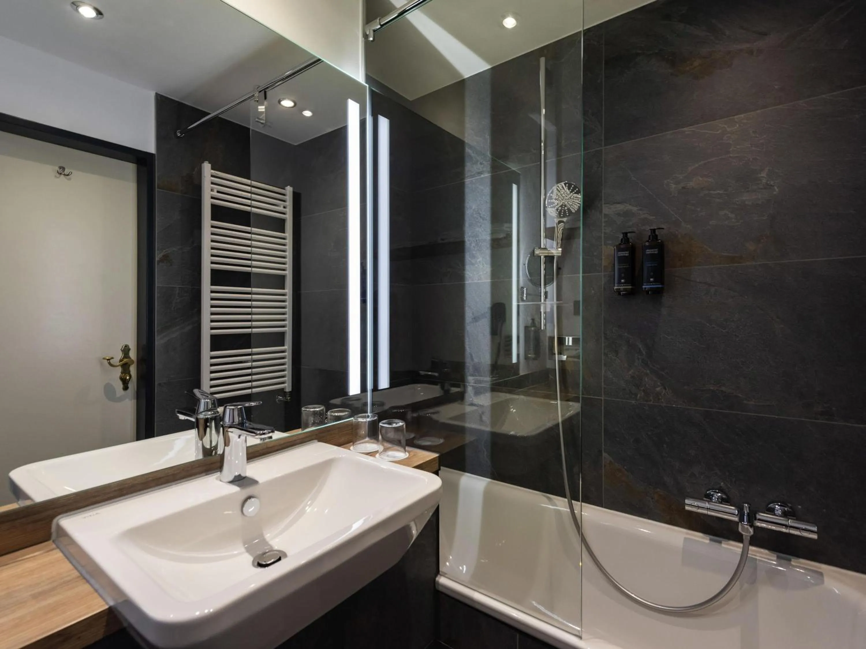 Bedroom in Mercure Hotel Garmisch Partenkirchen