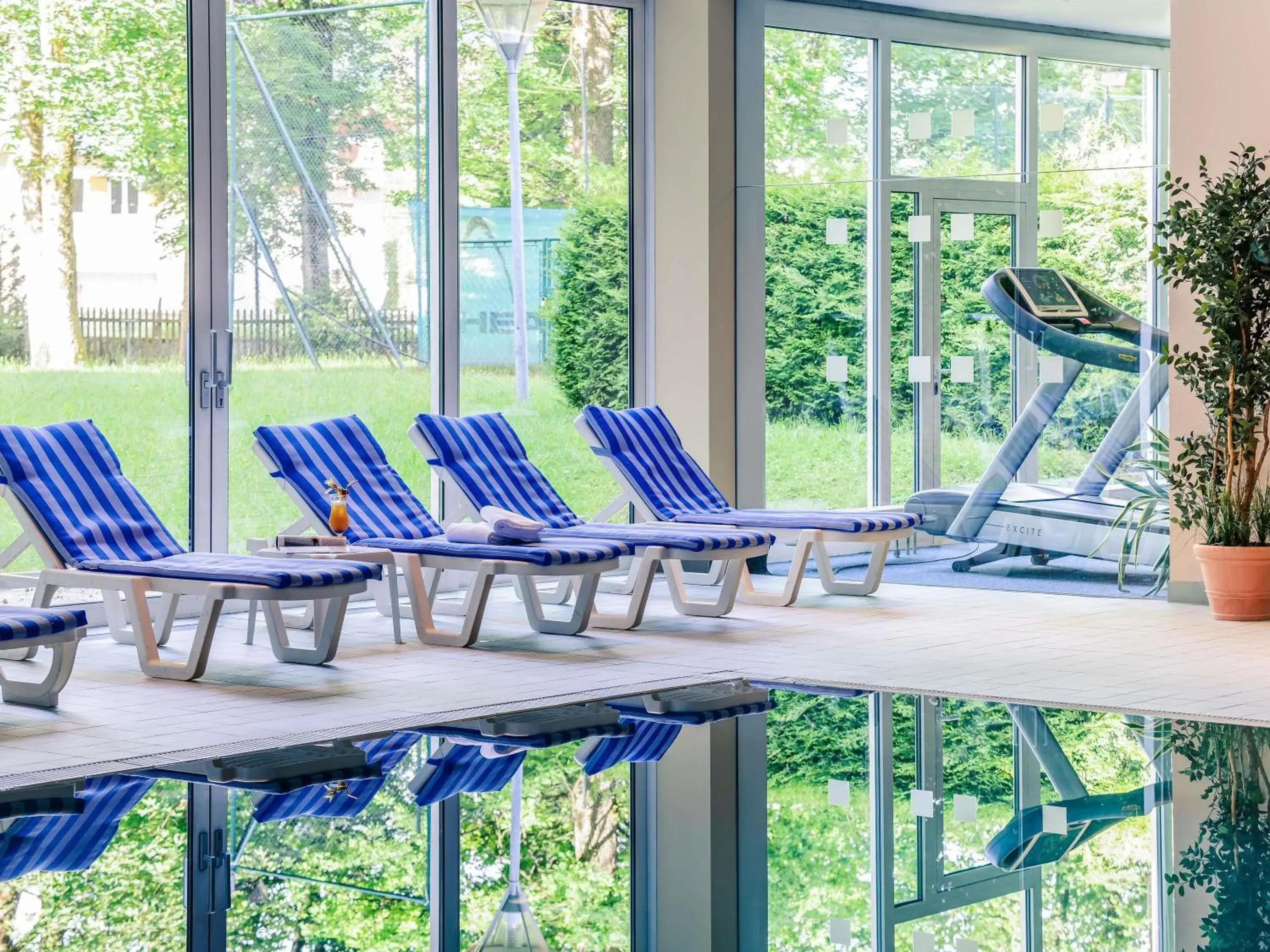 Pool view in Mercure Hotel Garmisch Partenkirchen Pool view in Mercure Hotel Garmisch Partenkirchen