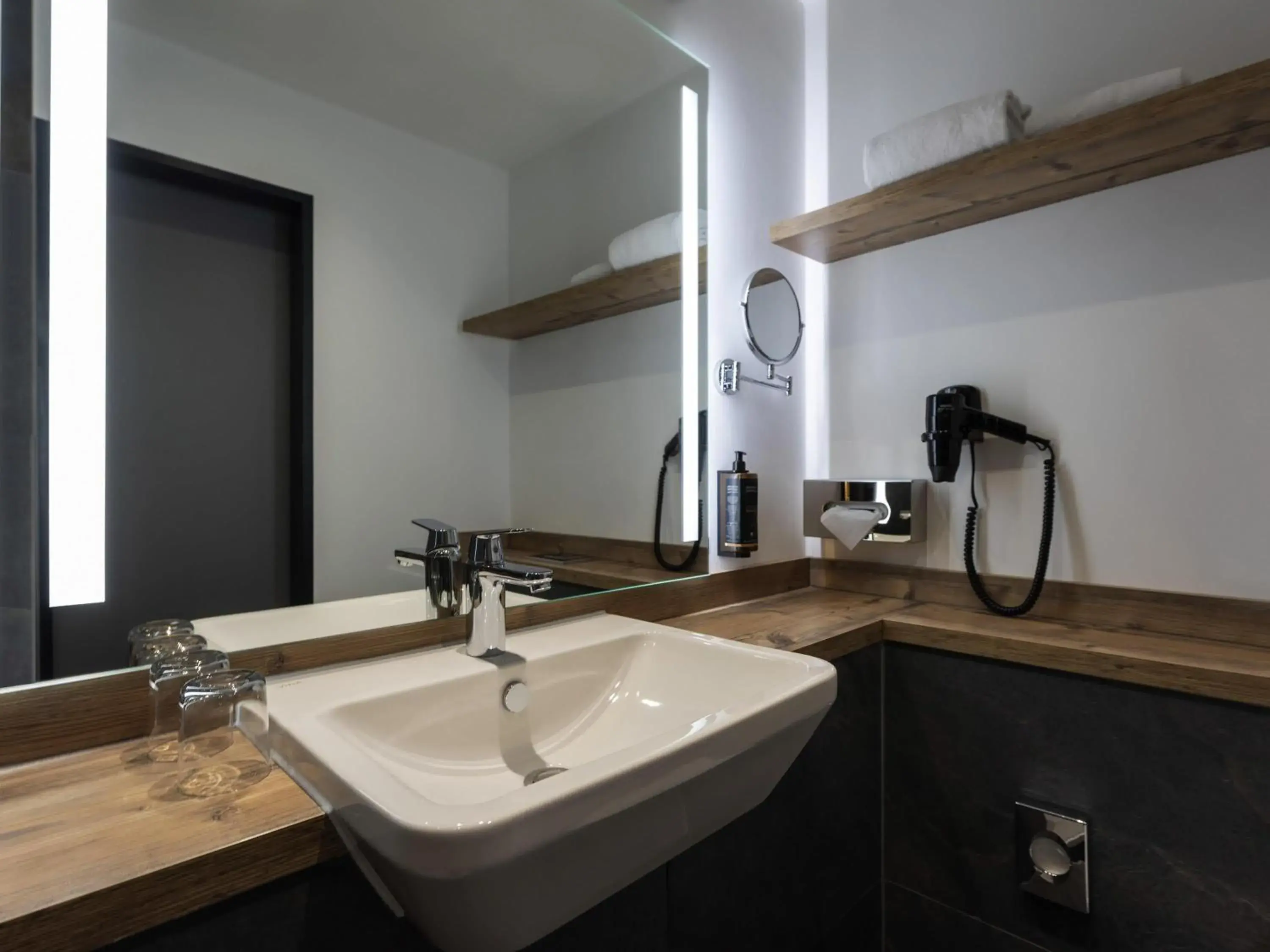 Bedroom in Mercure Hotel Garmisch Partenkirchen Bedroom in Mercure Hotel Garmisch Partenkirchen