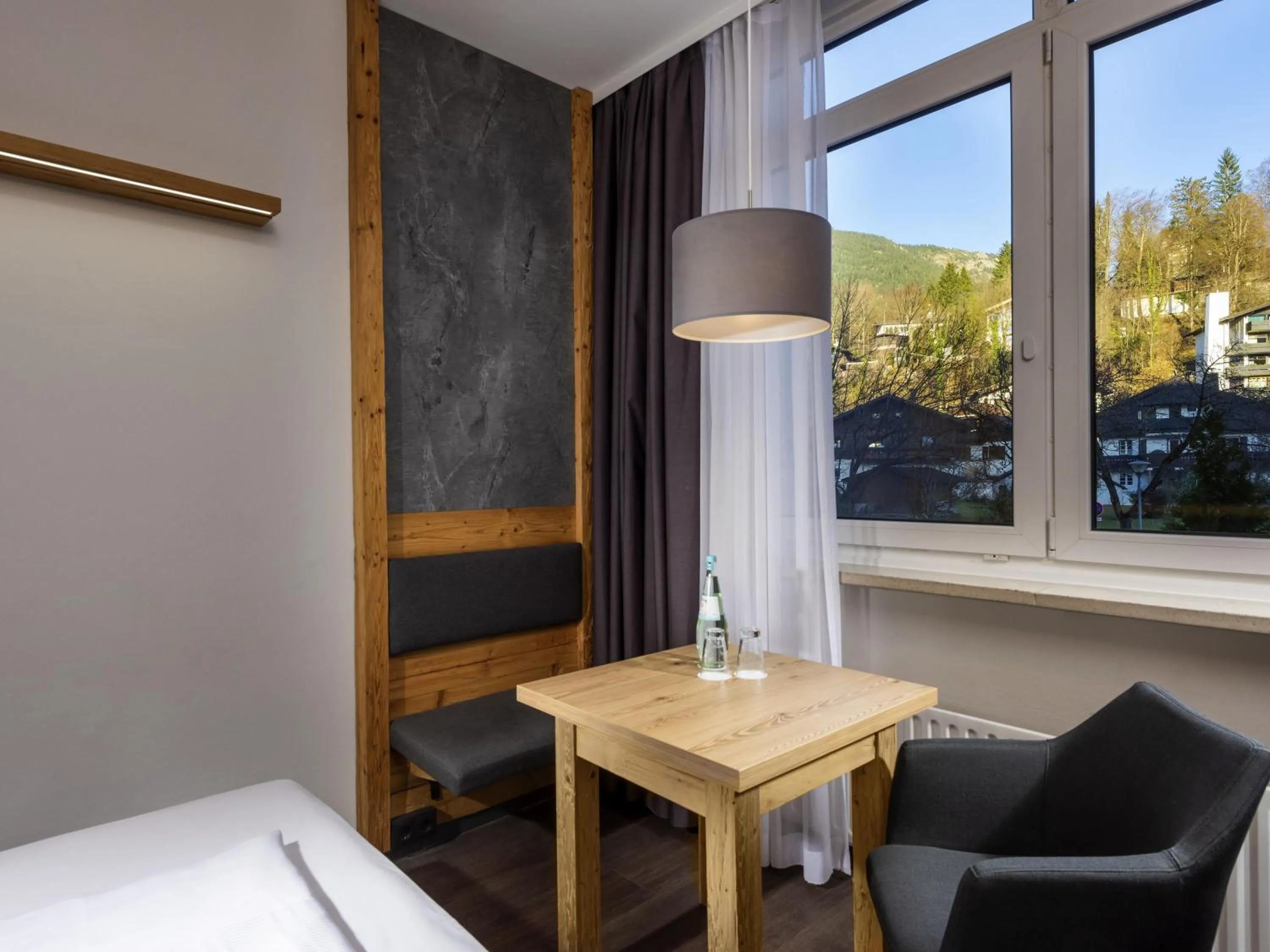 Bedroom, Bed in Mercure Hotel Garmisch Partenkirchen