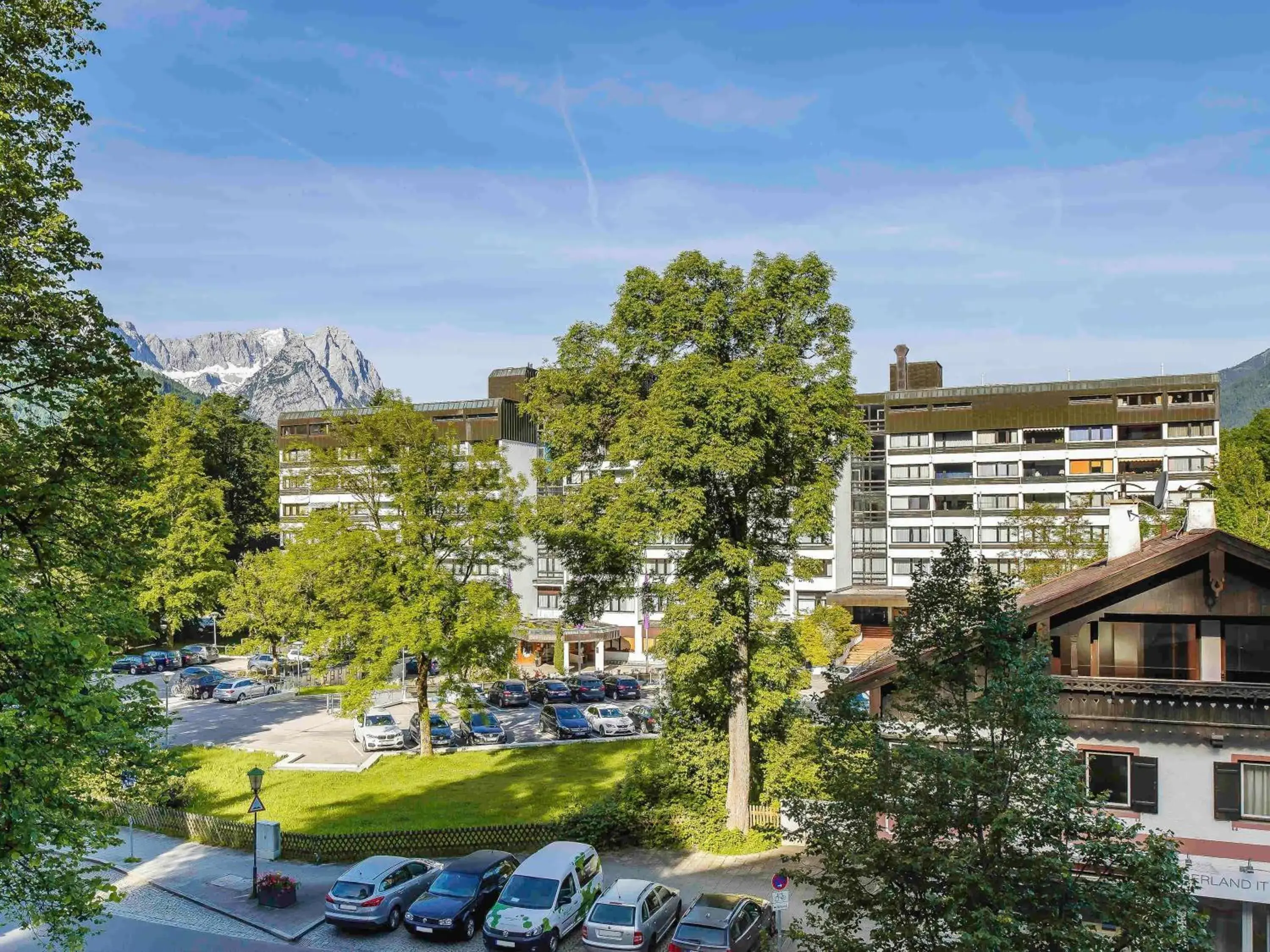 Property building in Mercure Hotel Garmisch Partenkirchen Property building in Mercure Hotel Garmisch Partenkirchen