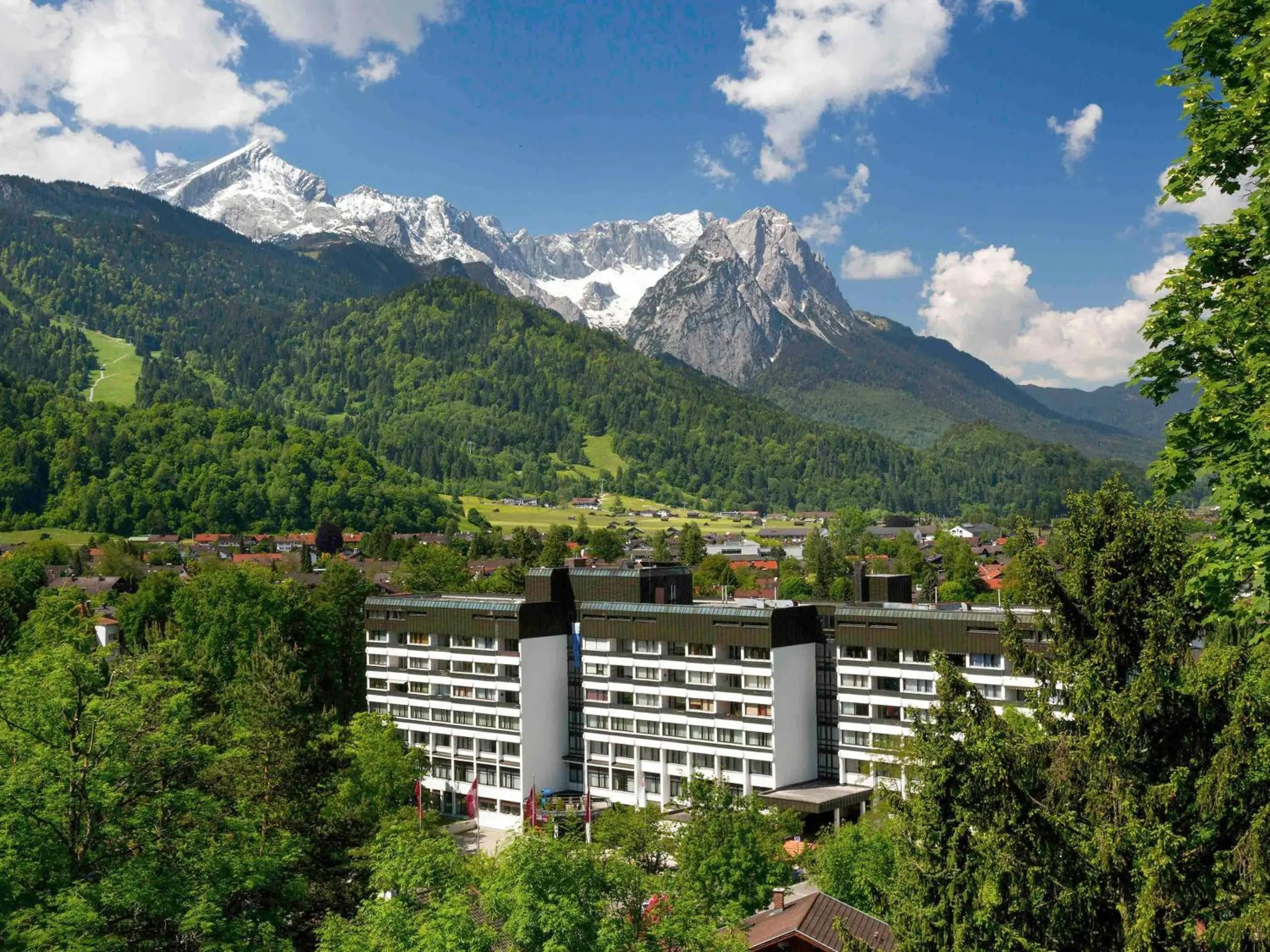 Property building in Mercure Hotel Garmisch Partenkirchen Property building in Mercure Hotel Garmisch Partenkirchen