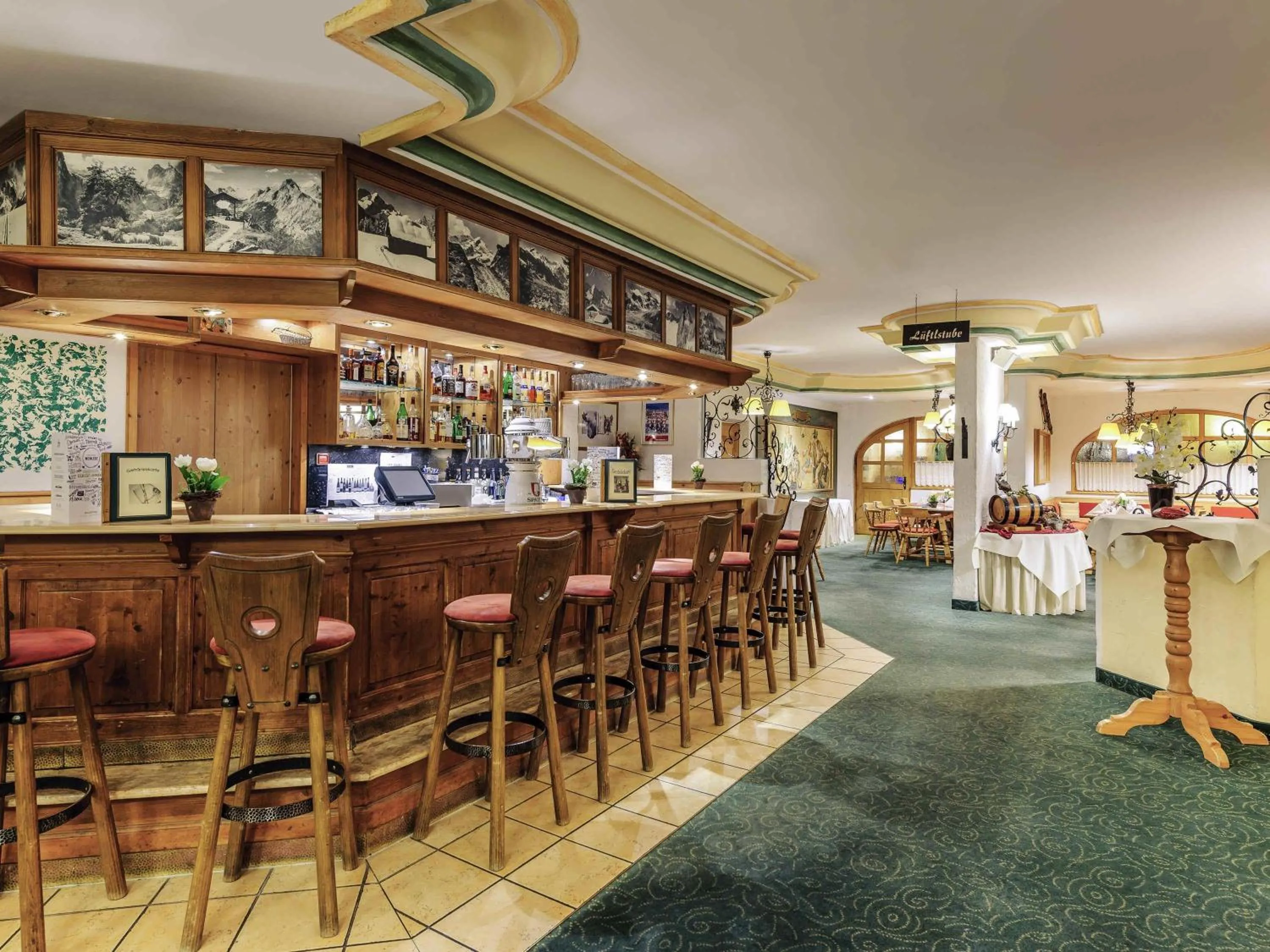 Lounge or bar in Mercure Hotel Garmisch Partenkirchen