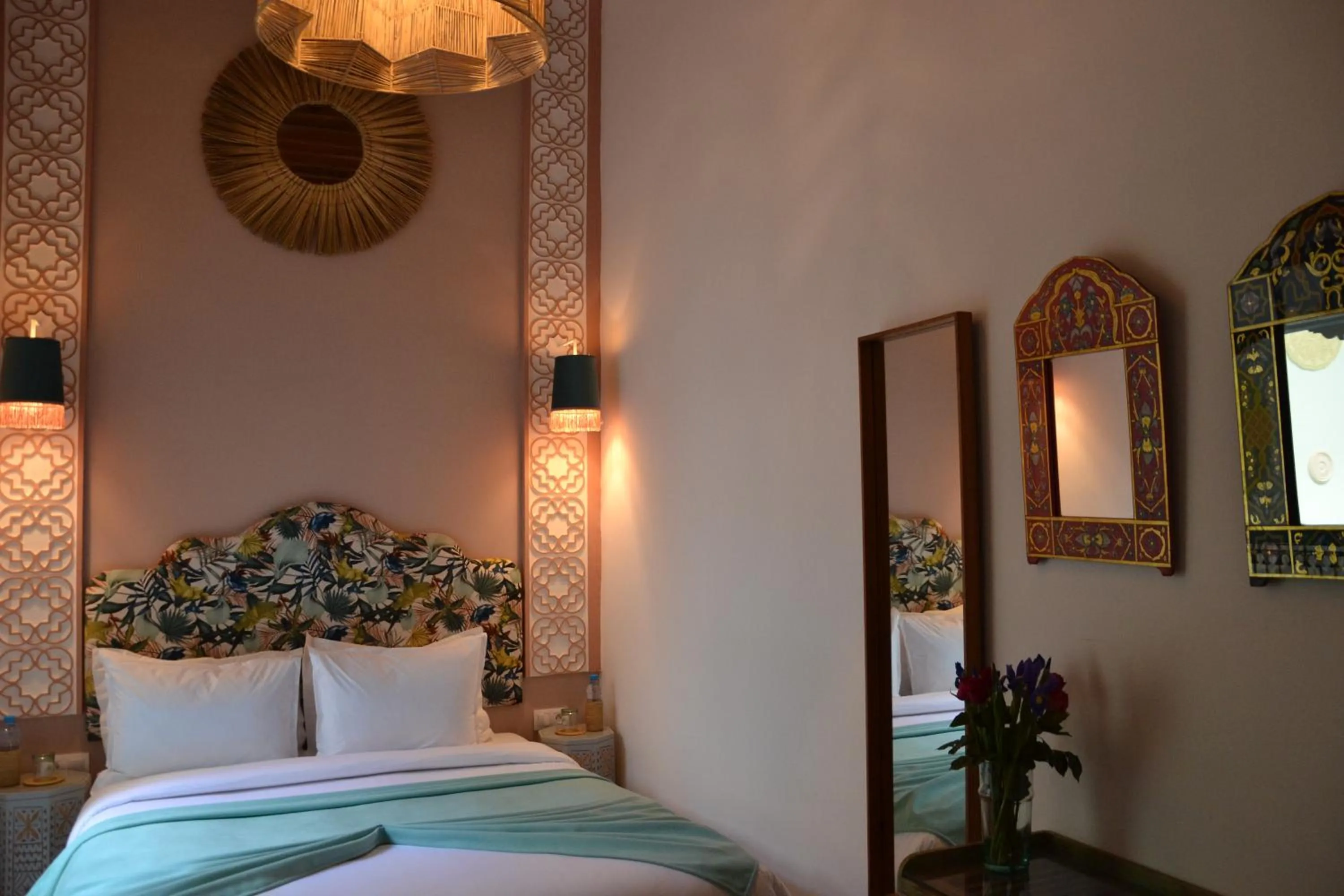 Photo of the whole room, Bed in Riad Louane
