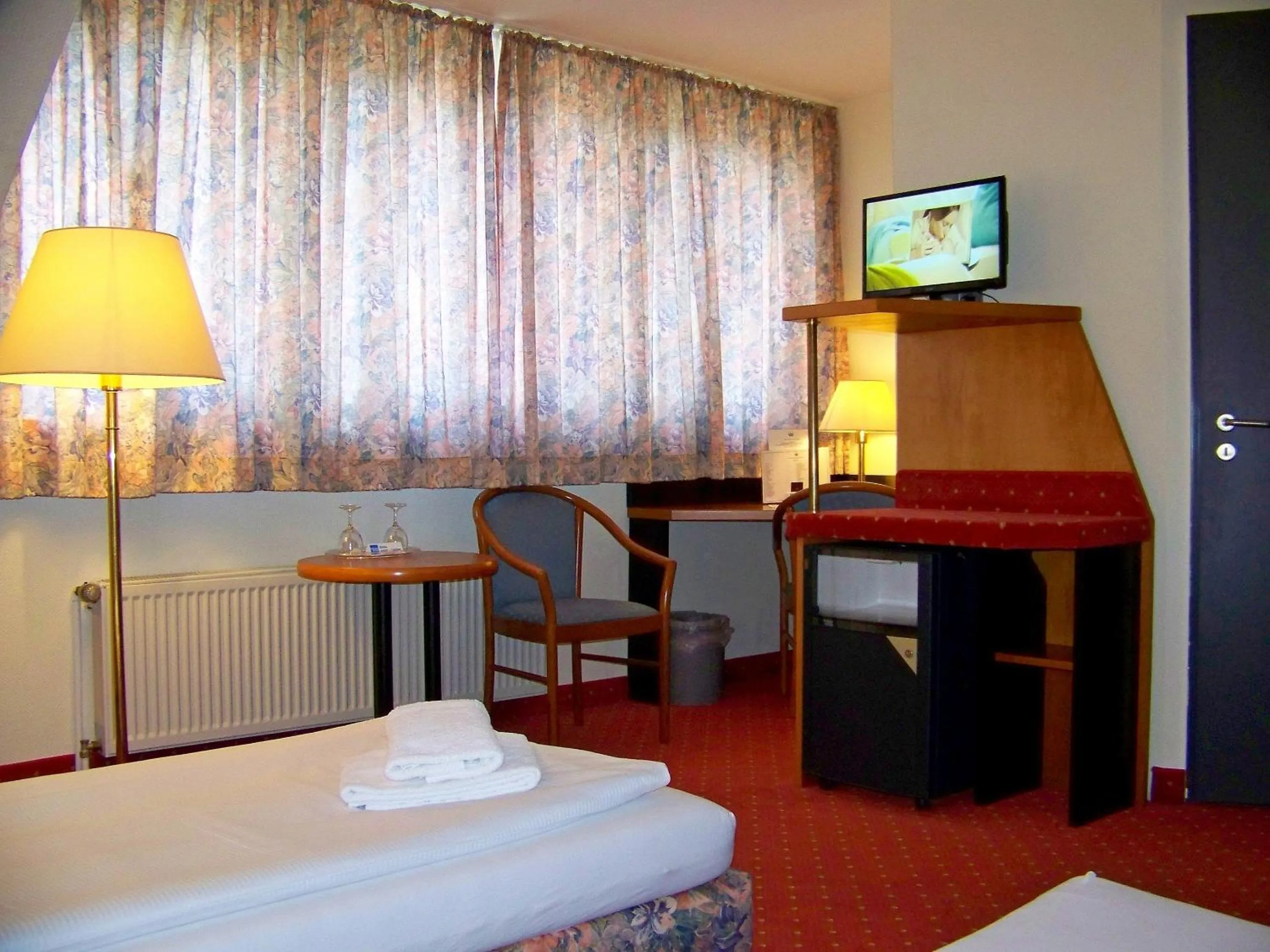 TV and multimedia, Bed in Hotel Amadeus ROYAL Berlin