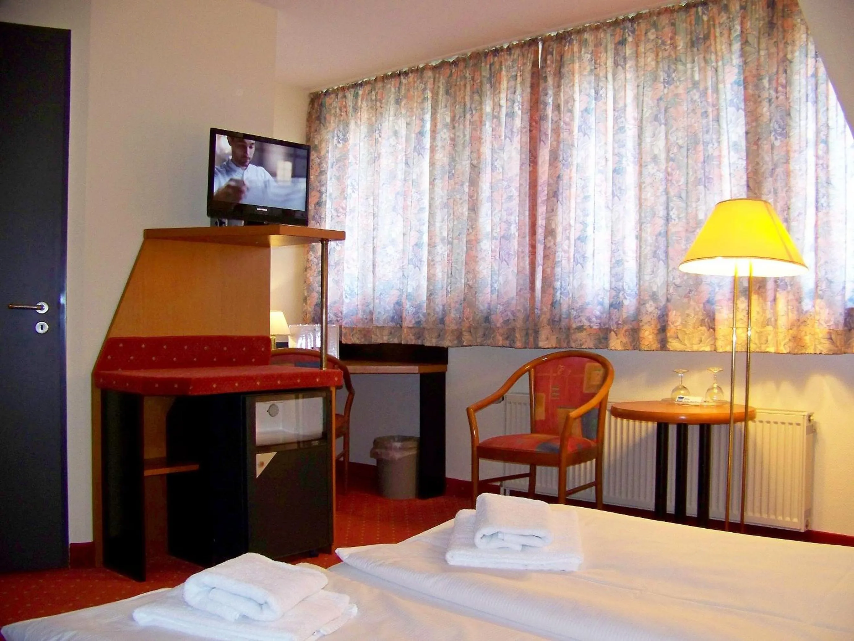 TV and multimedia, Bed in Hotel Amadeus ROYAL Berlin