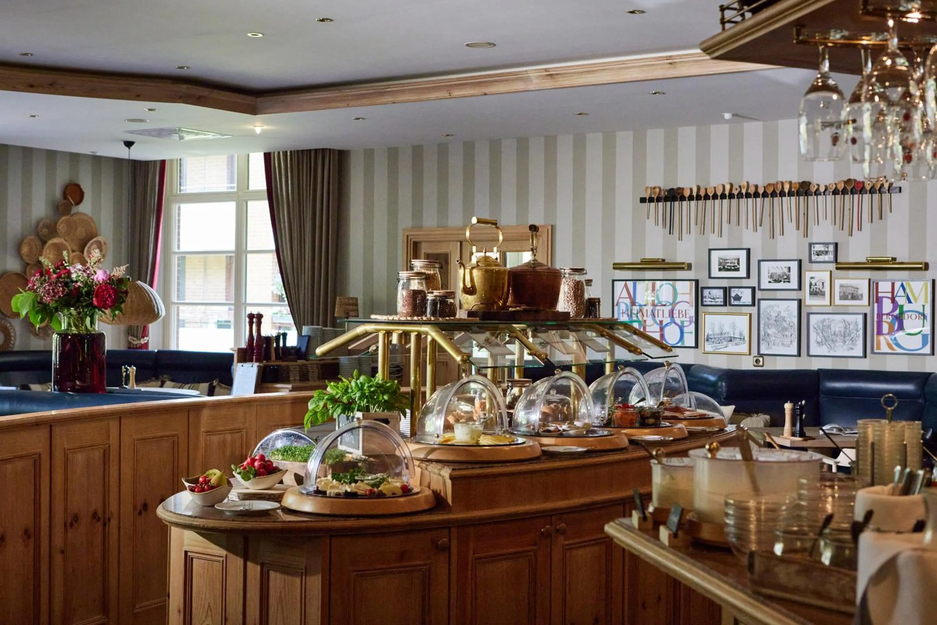 Buffet breakfast in Alt Lohbrügger Hof