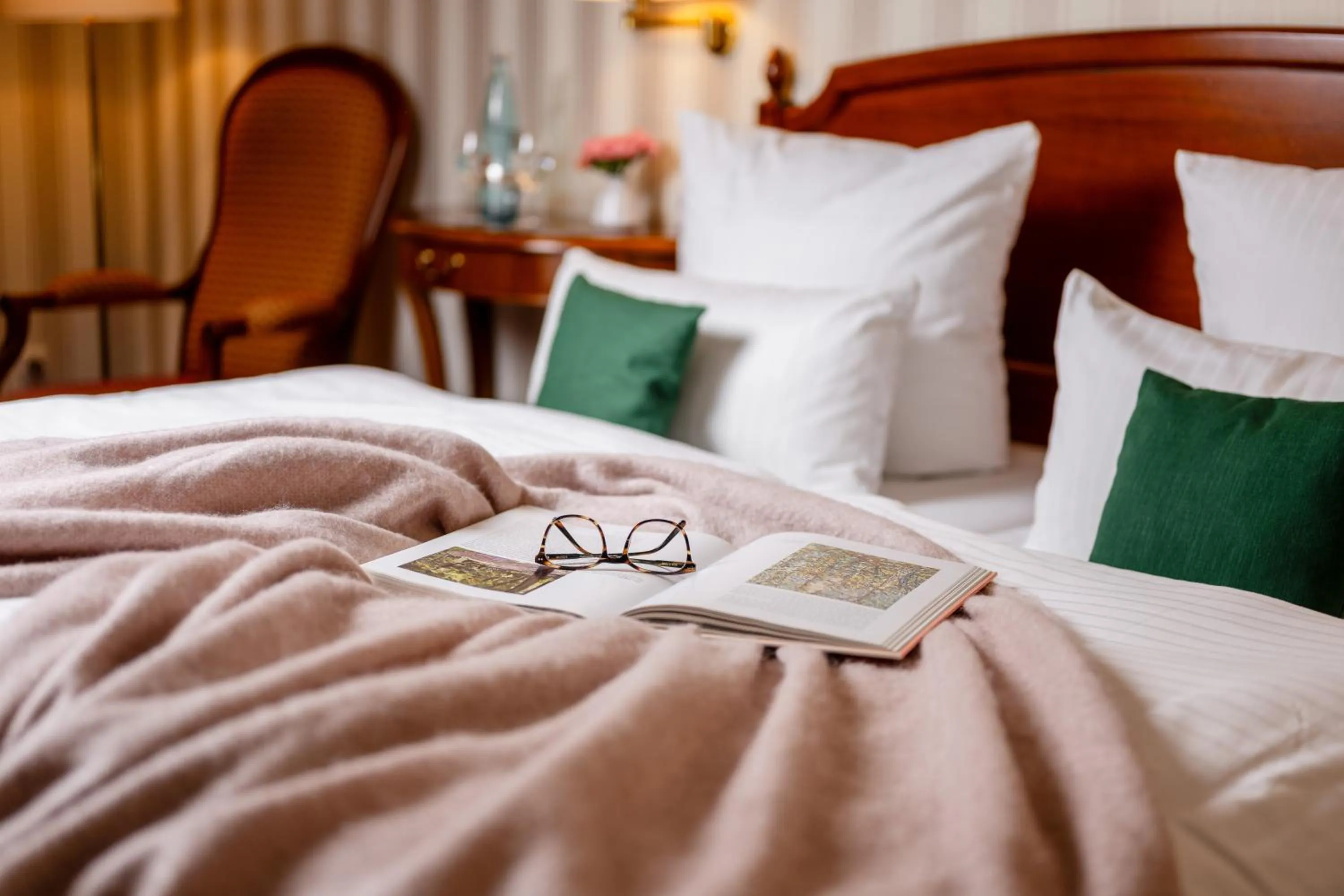 Decorative detail, Bed in Alt Lohbrügger Hof