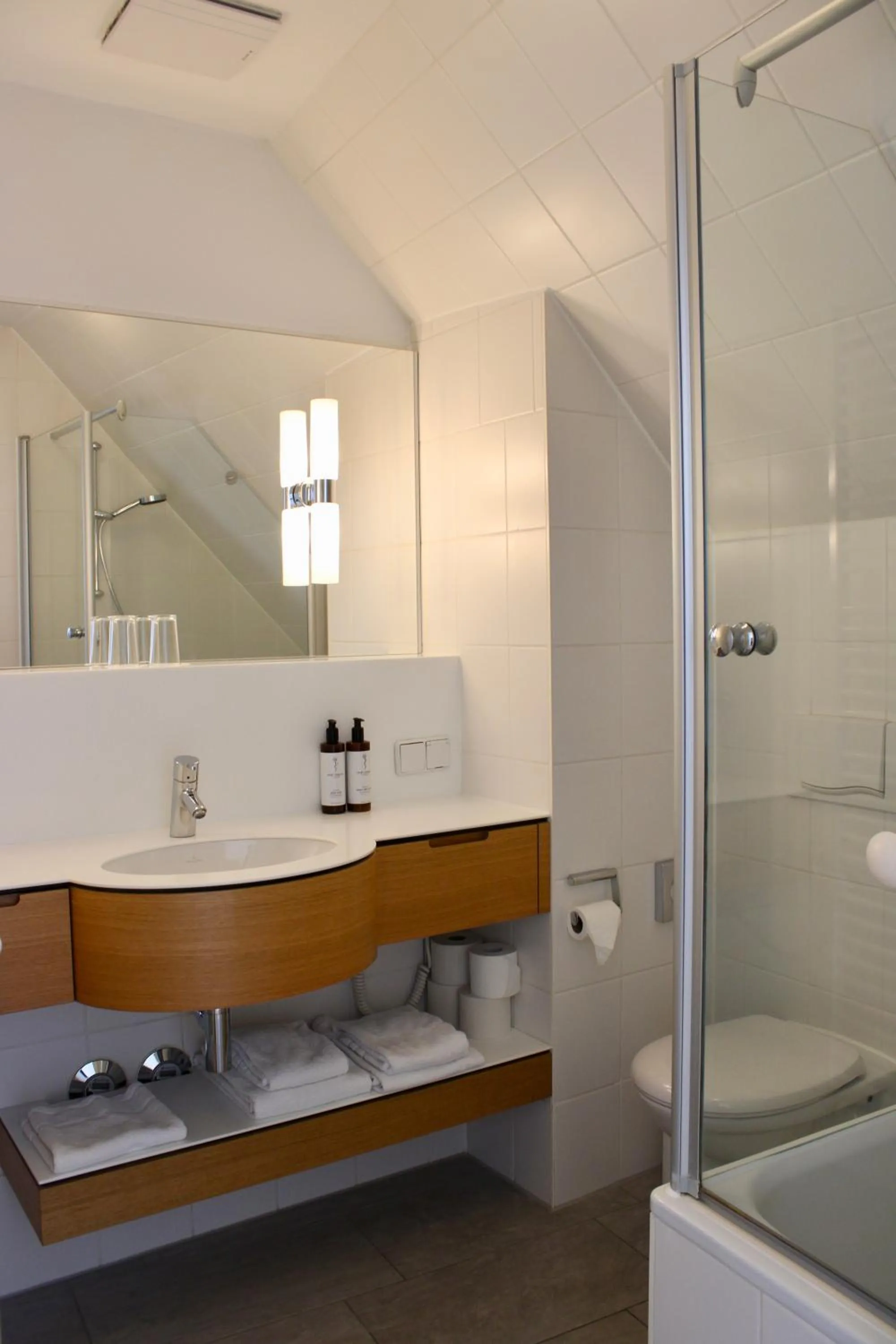 Bathroom in Hotel Alma Am Anger