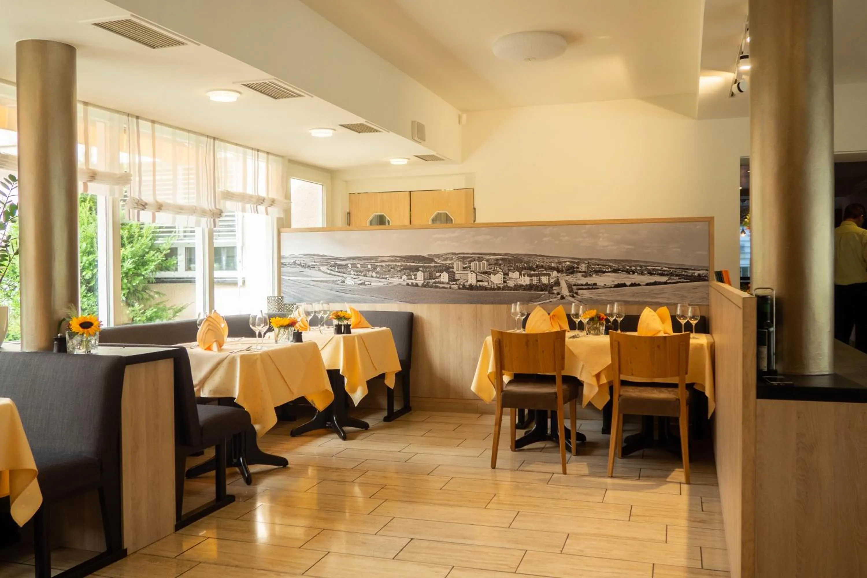 Restaurant/places to eat in Hotel Villa am Rhein