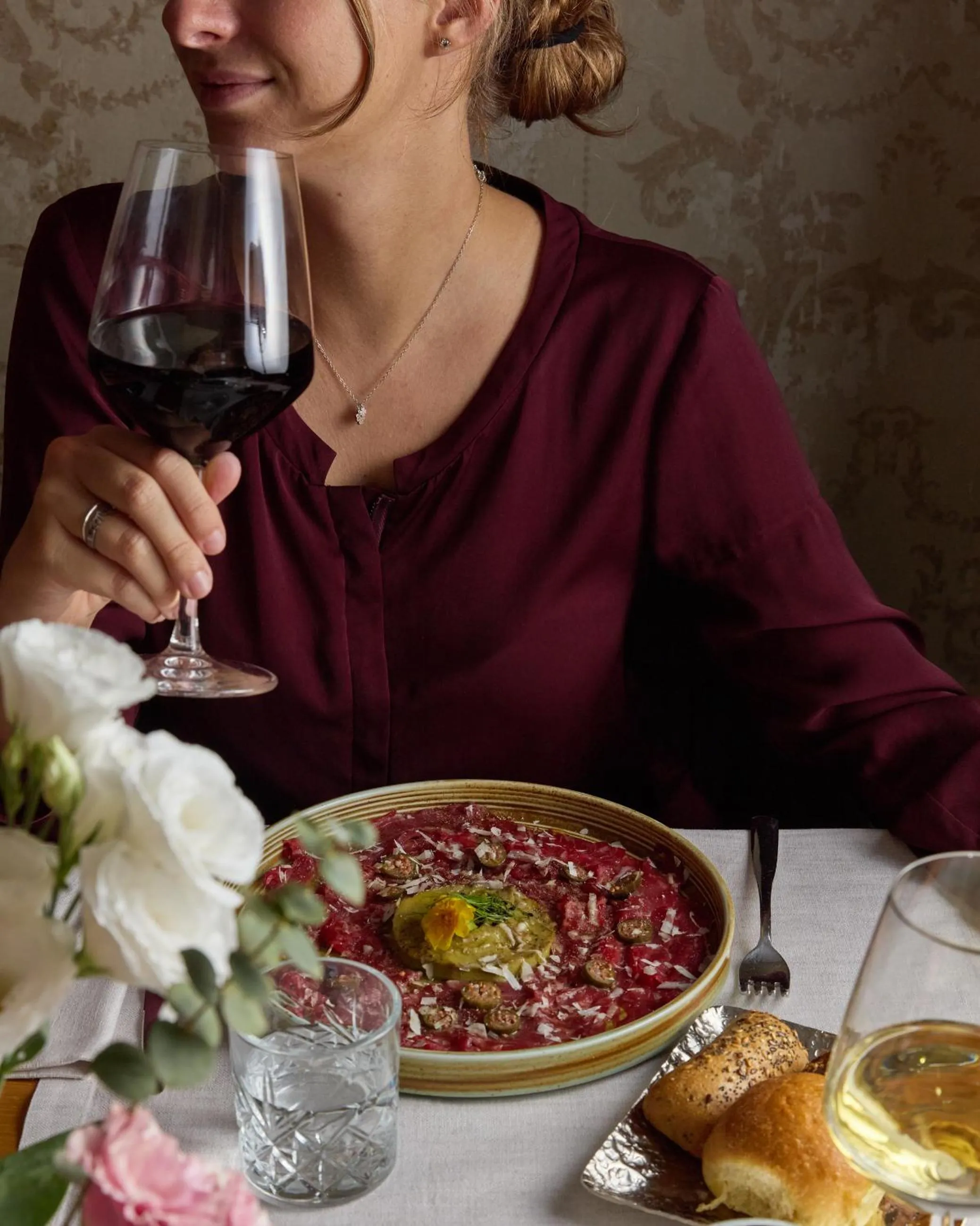 Restaurant/places to eat in Apollo Boutique Hotel