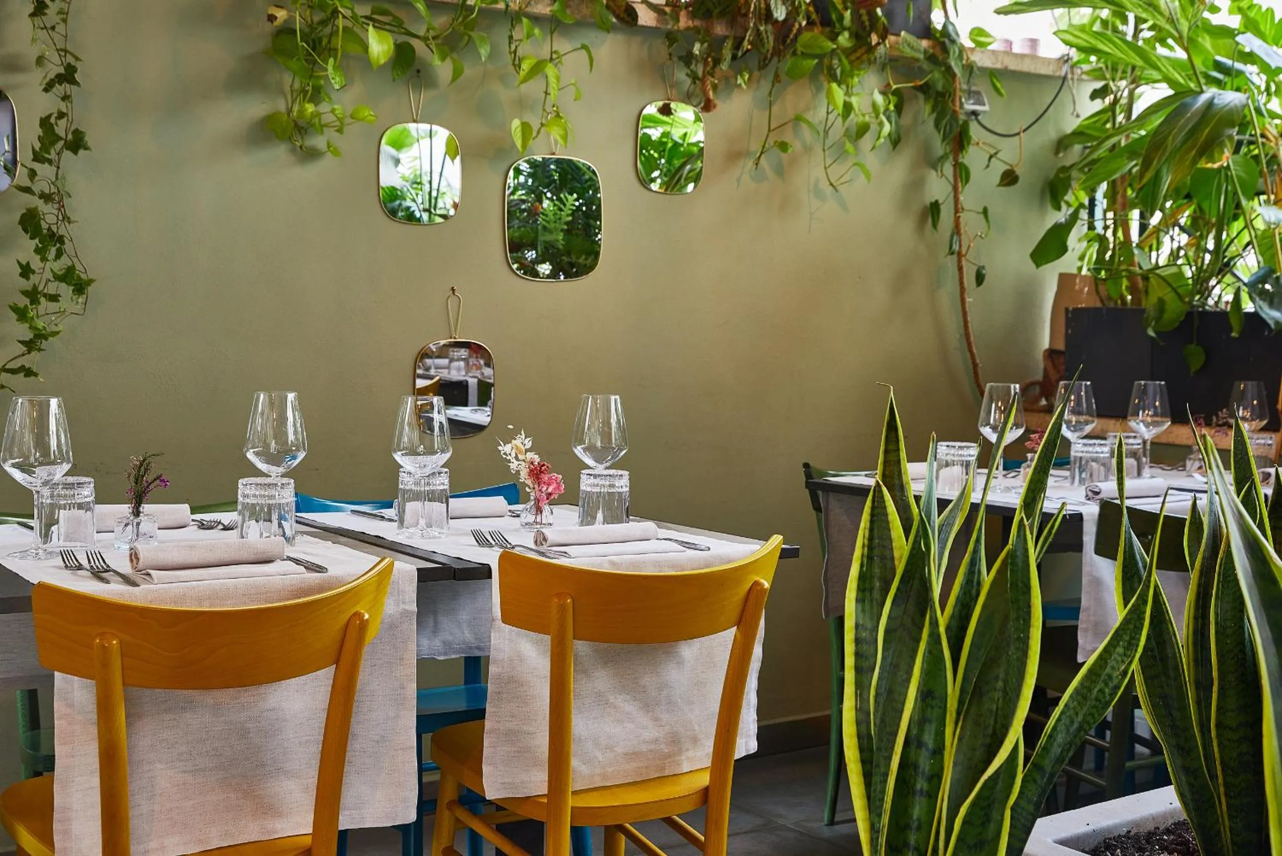 Communal lounge/ TV room in Apollo Boutique Hotel