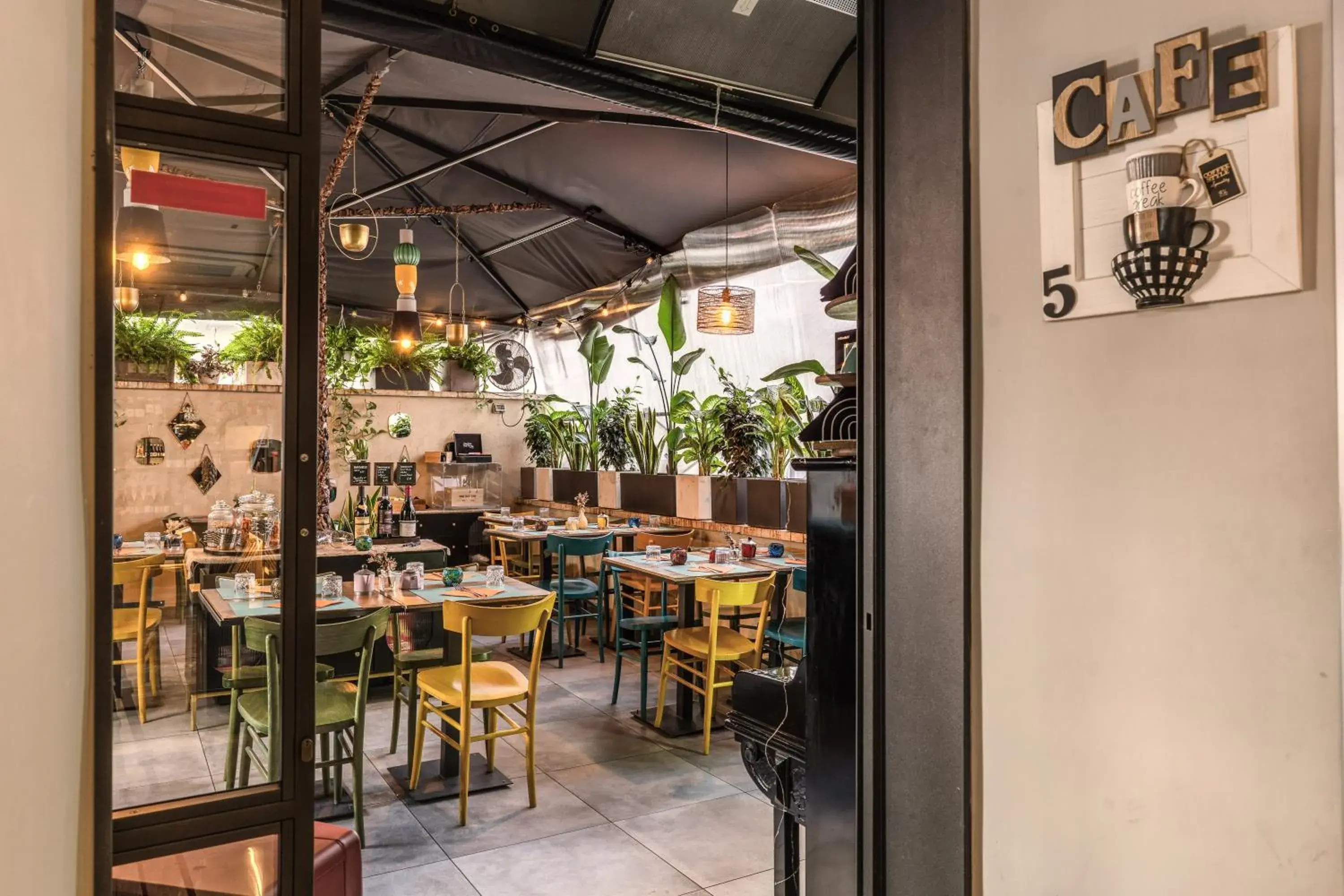 Restaurant/places to eat in Apollo Boutique Hotel Restaurant/places to eat in Apollo Boutique Hotel