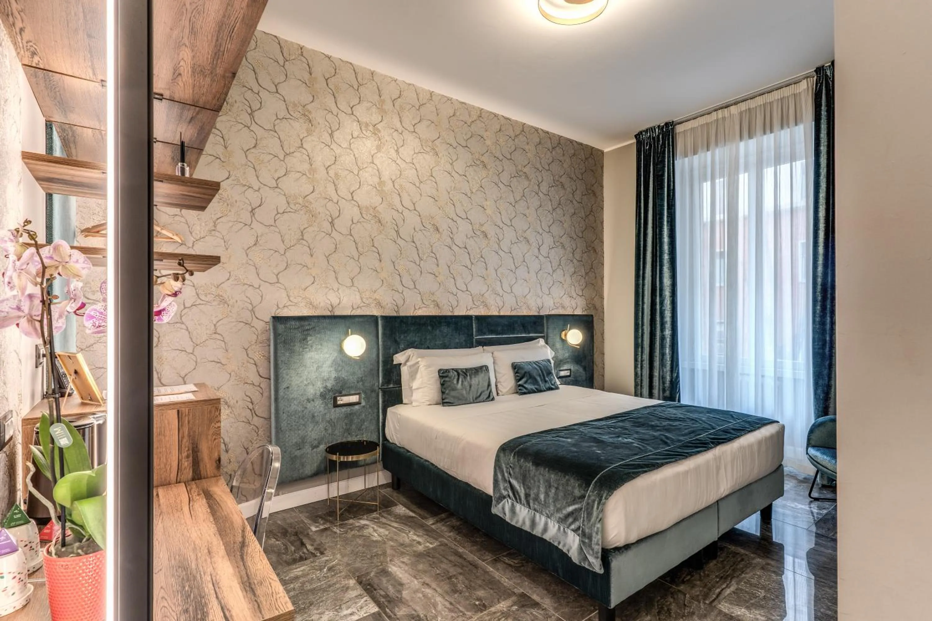 Photo of the whole room, Bed in Apollo Boutique Hotel