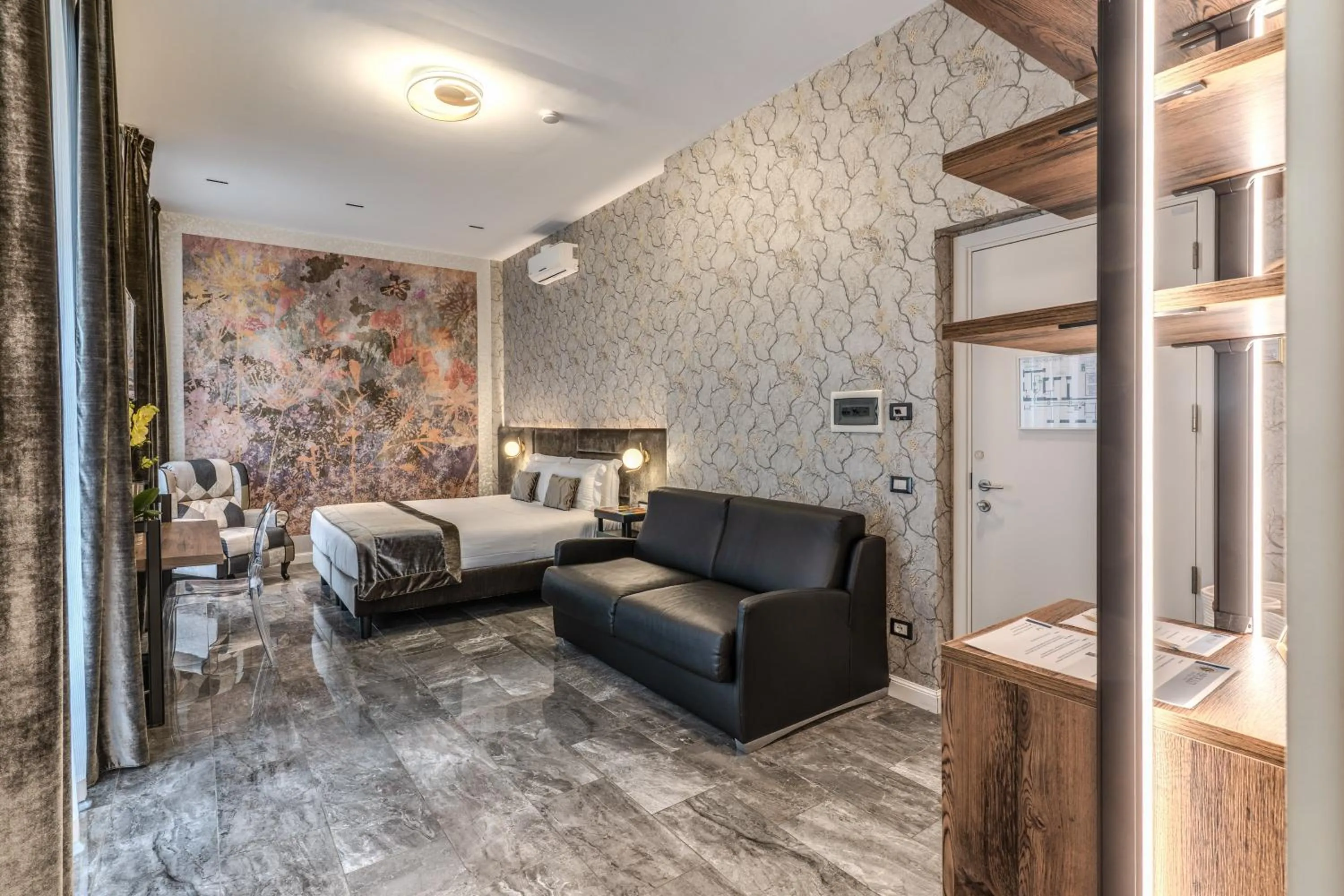 Photo of the whole room, Bed in Apollo Boutique Hotel