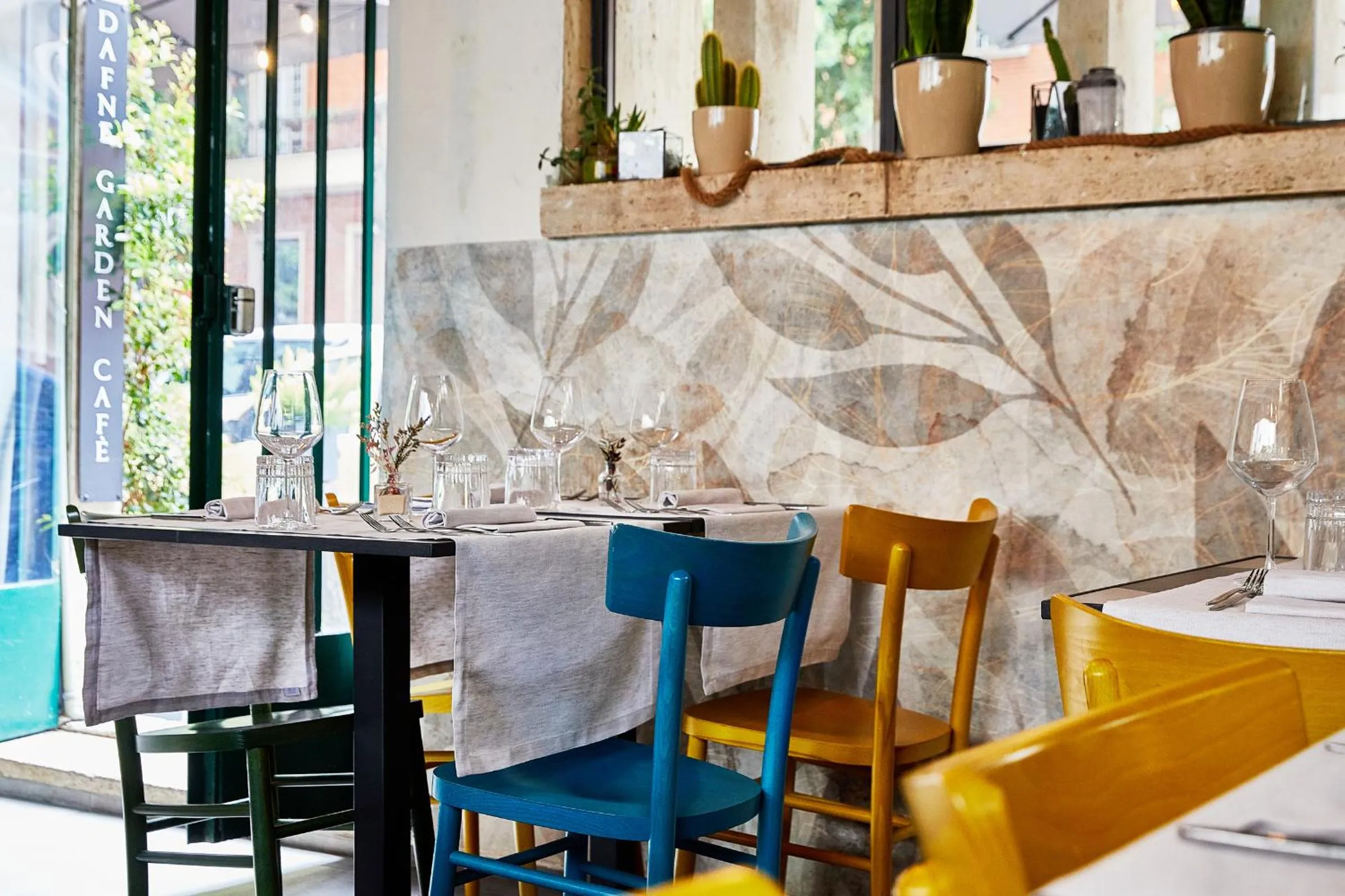 Restaurant/places to eat in Apollo Boutique Hotel