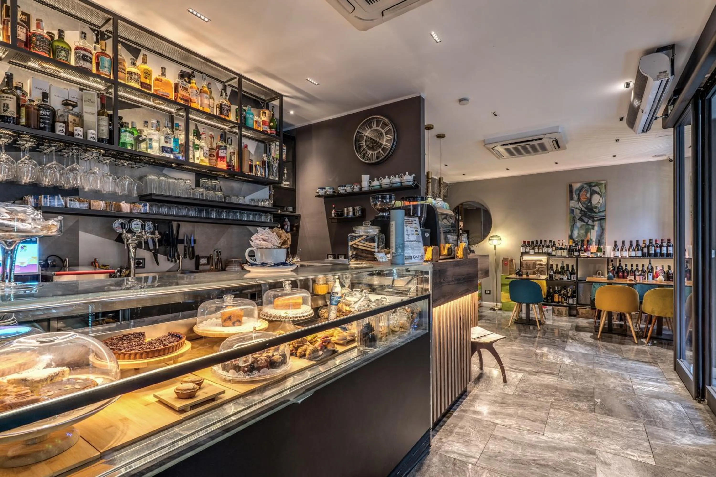 Restaurant/places to eat in Apollo Boutique Hotel