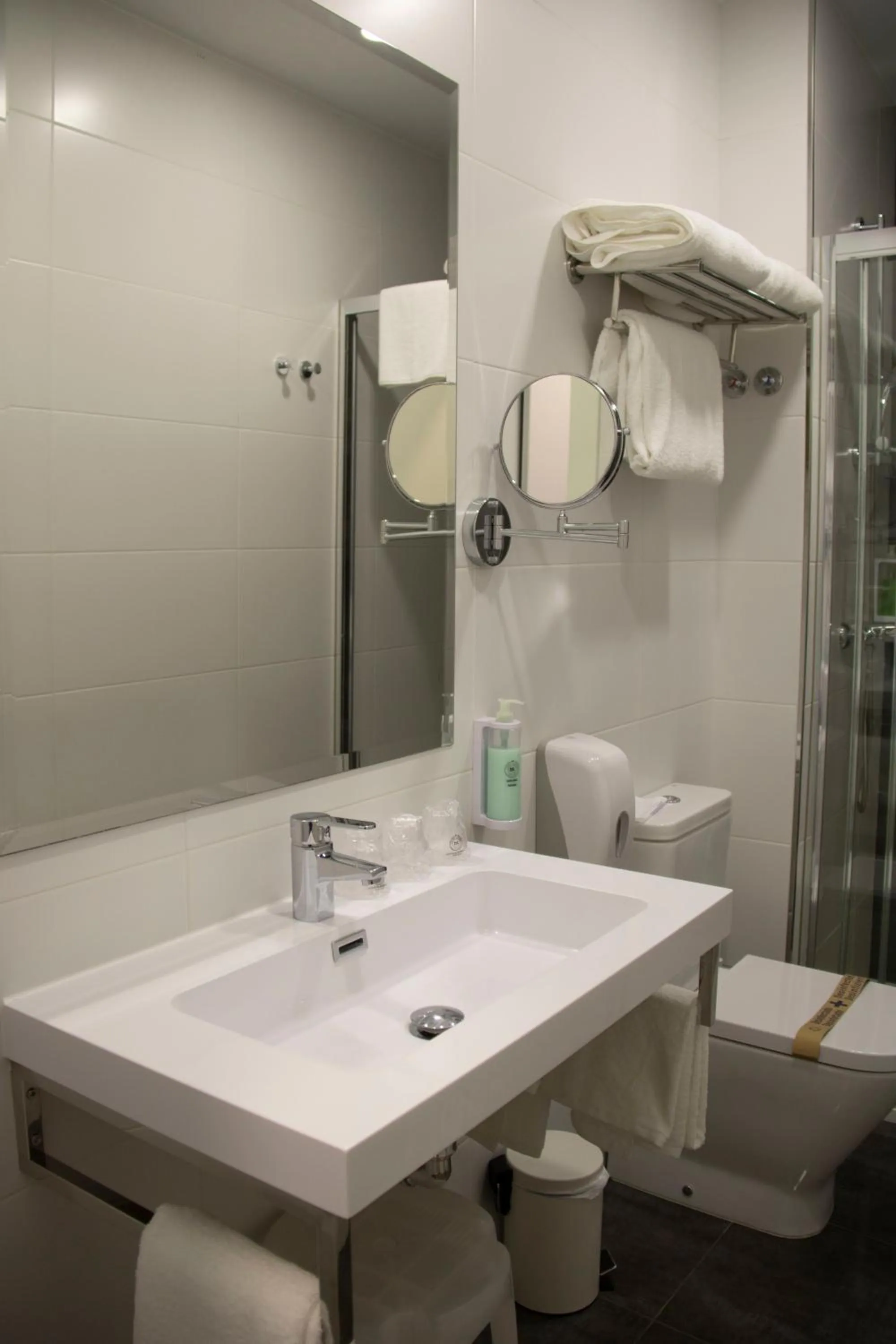 Bathroom in Alda Alborán Rooms