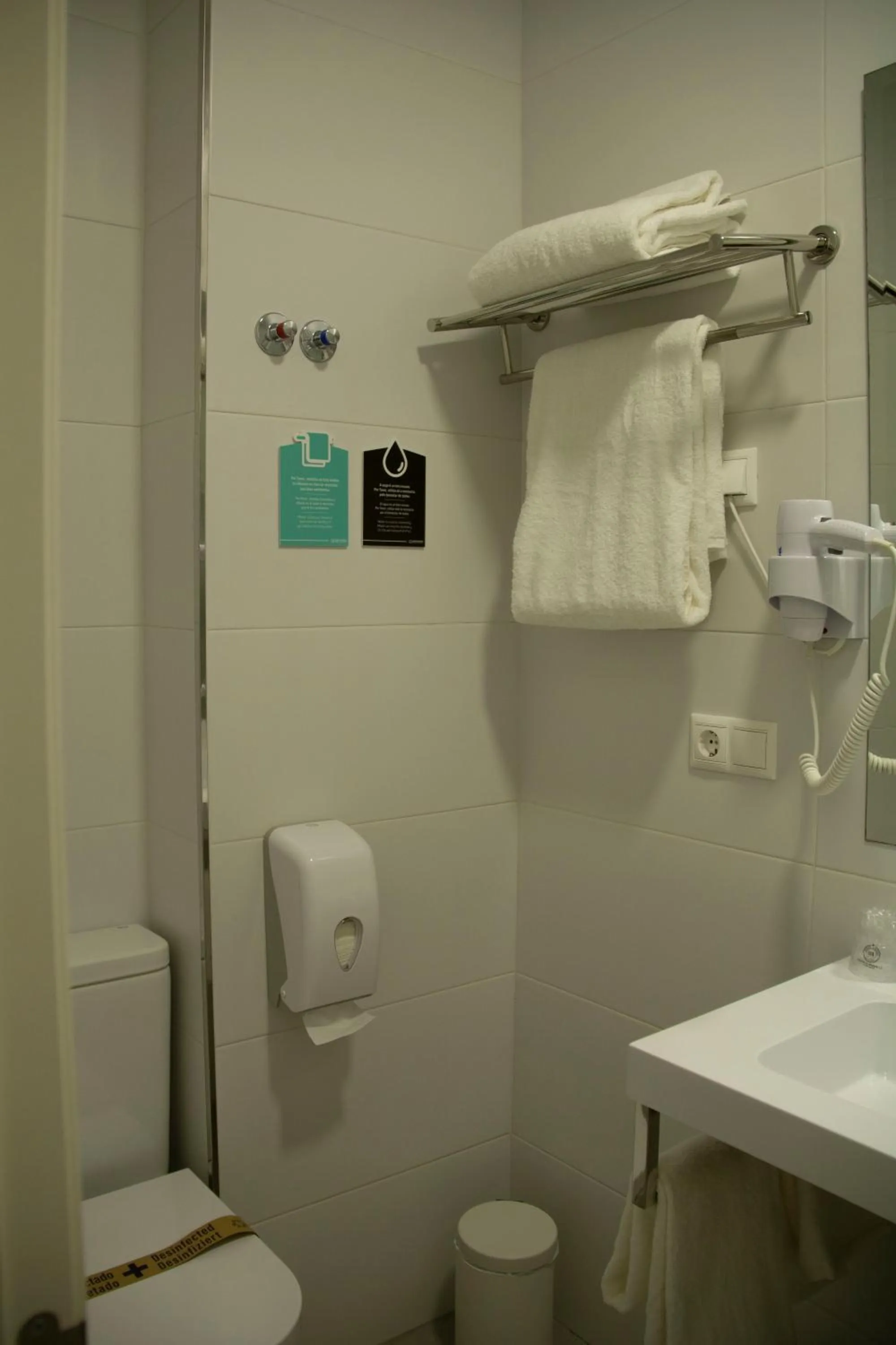 Bathroom in Alda Alborán Rooms