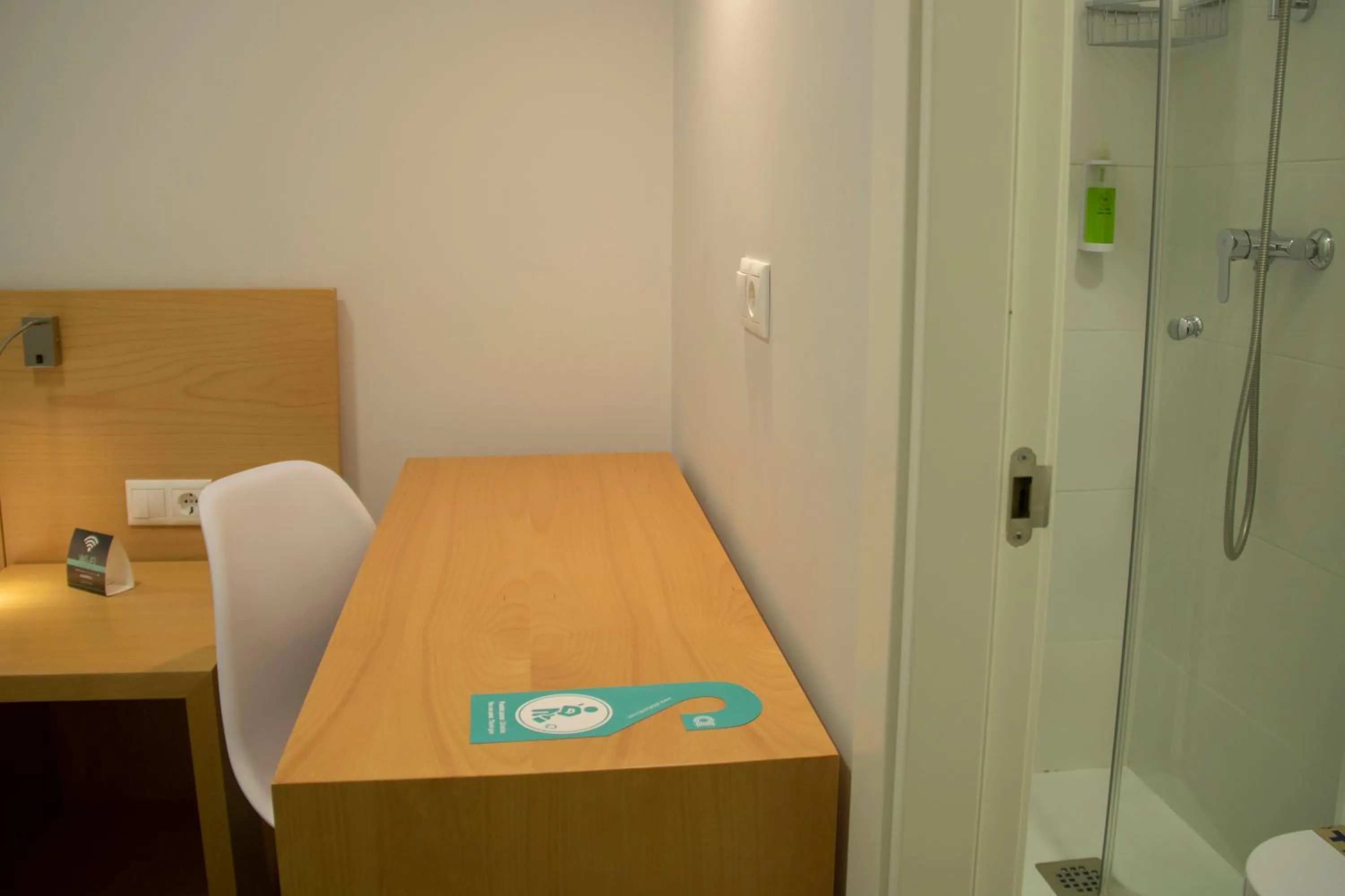 Bedroom in Alda Alborán Rooms