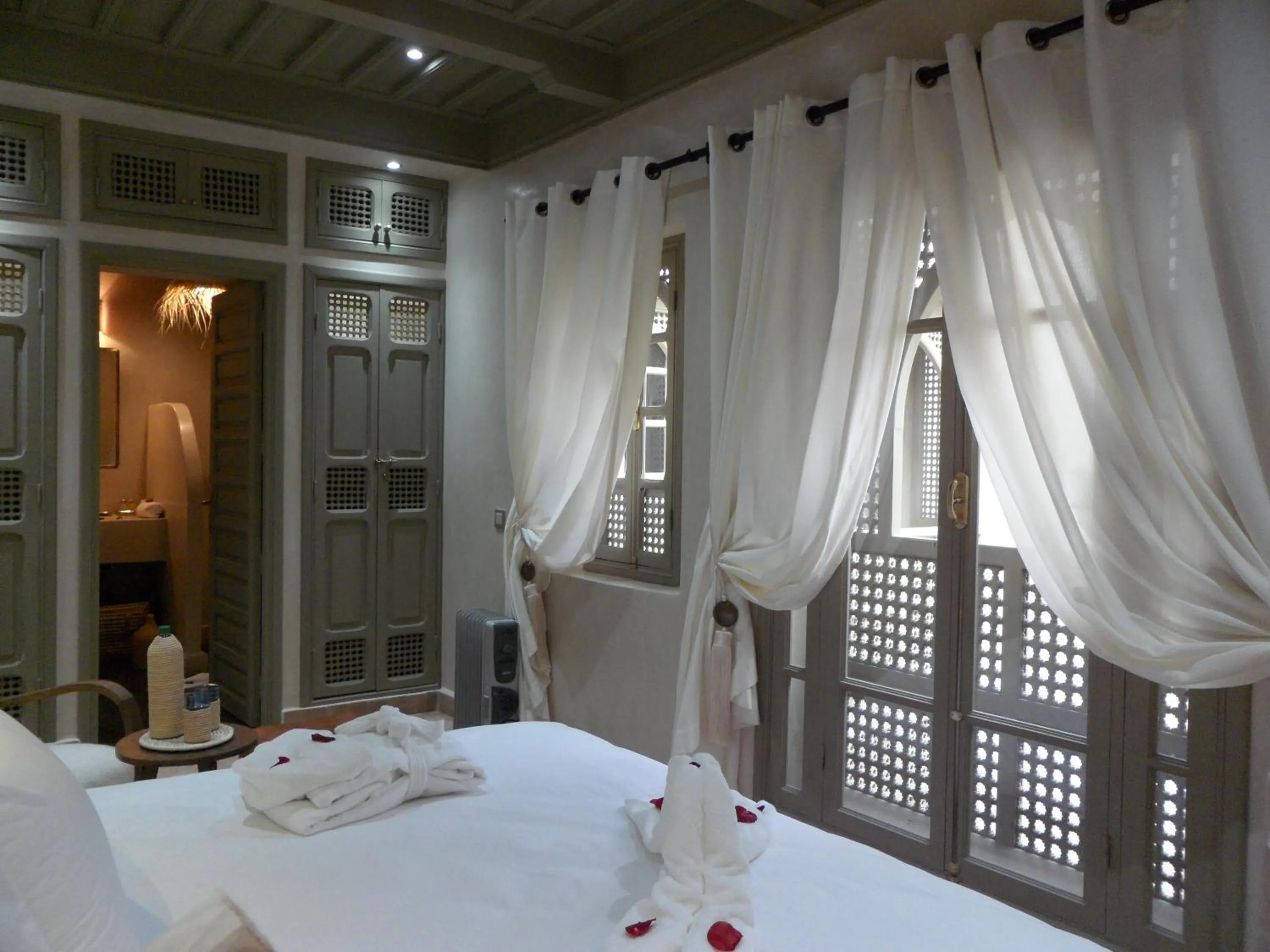 Bed in Riad et Spa Misria Les Oliviers