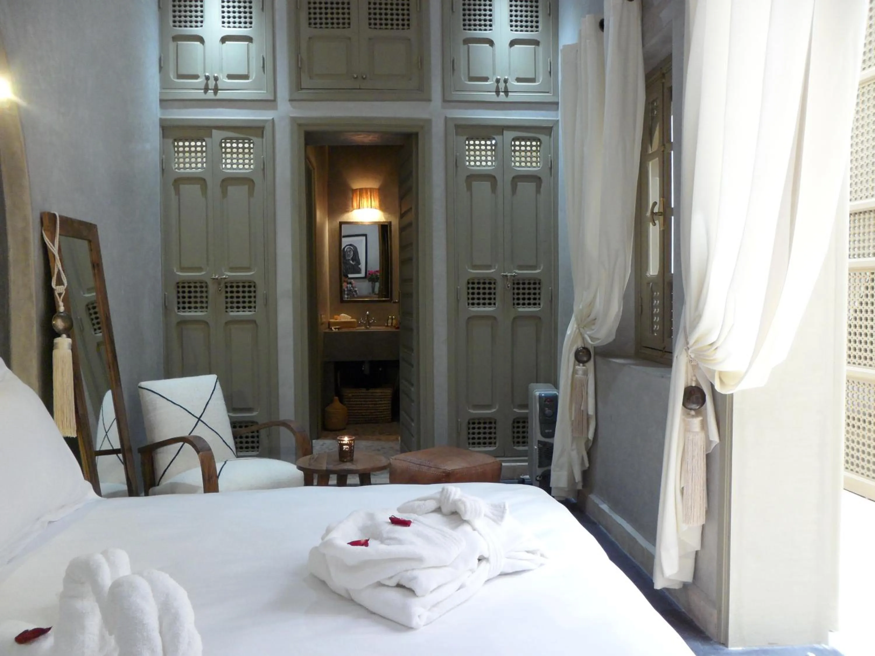 Photo of the whole room, Bed in Riad et Spa Misria Les Oliviers