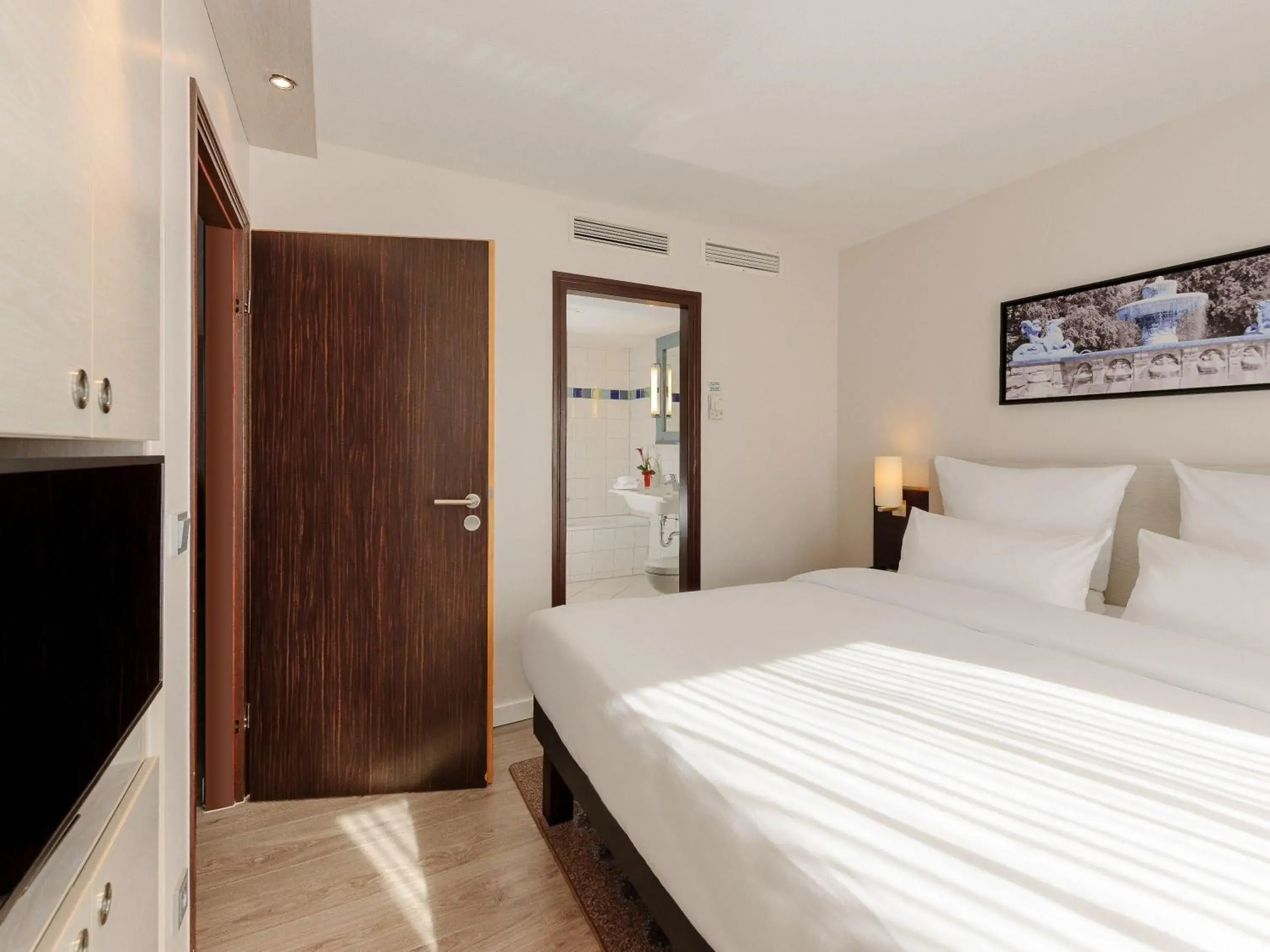 Bedroom, Bed in Mercure Hotel München Süd Messe Bedroom, Bed in Mercure Hotel München Süd Messe