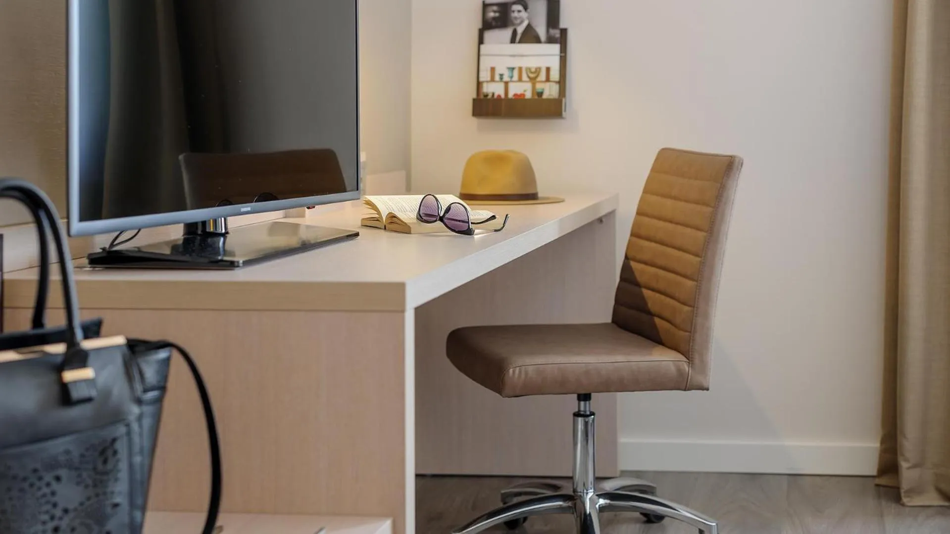 TV and multimedia in Mercure Hotel München Süd Messe